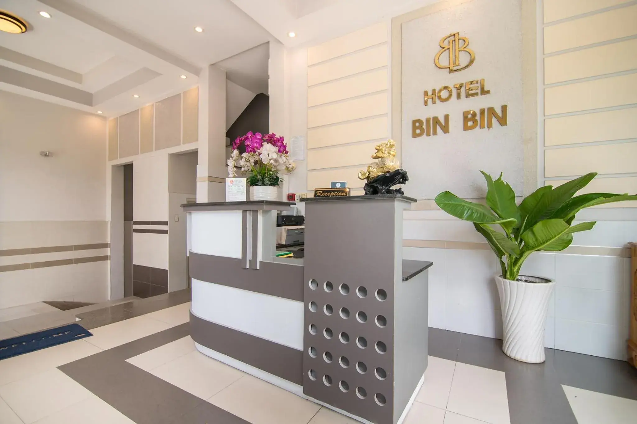 Lobby or reception in Bin Bin Hotel 1 - Near RMIT University Lobby or reception in Bin Bin Hotel 1 - Near RMIT University