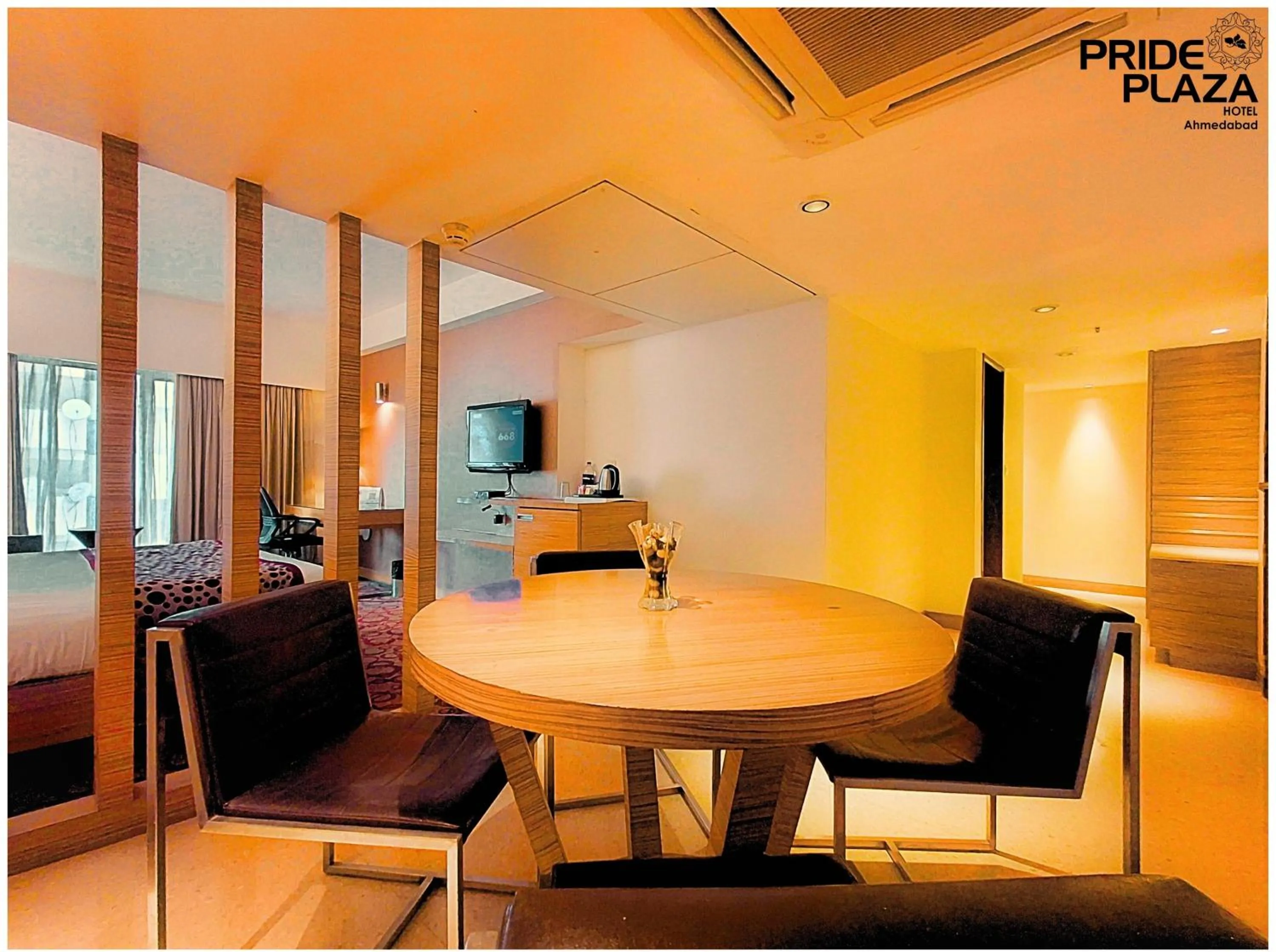 Living room in Pride Plaza Hotel, Ahmedabad