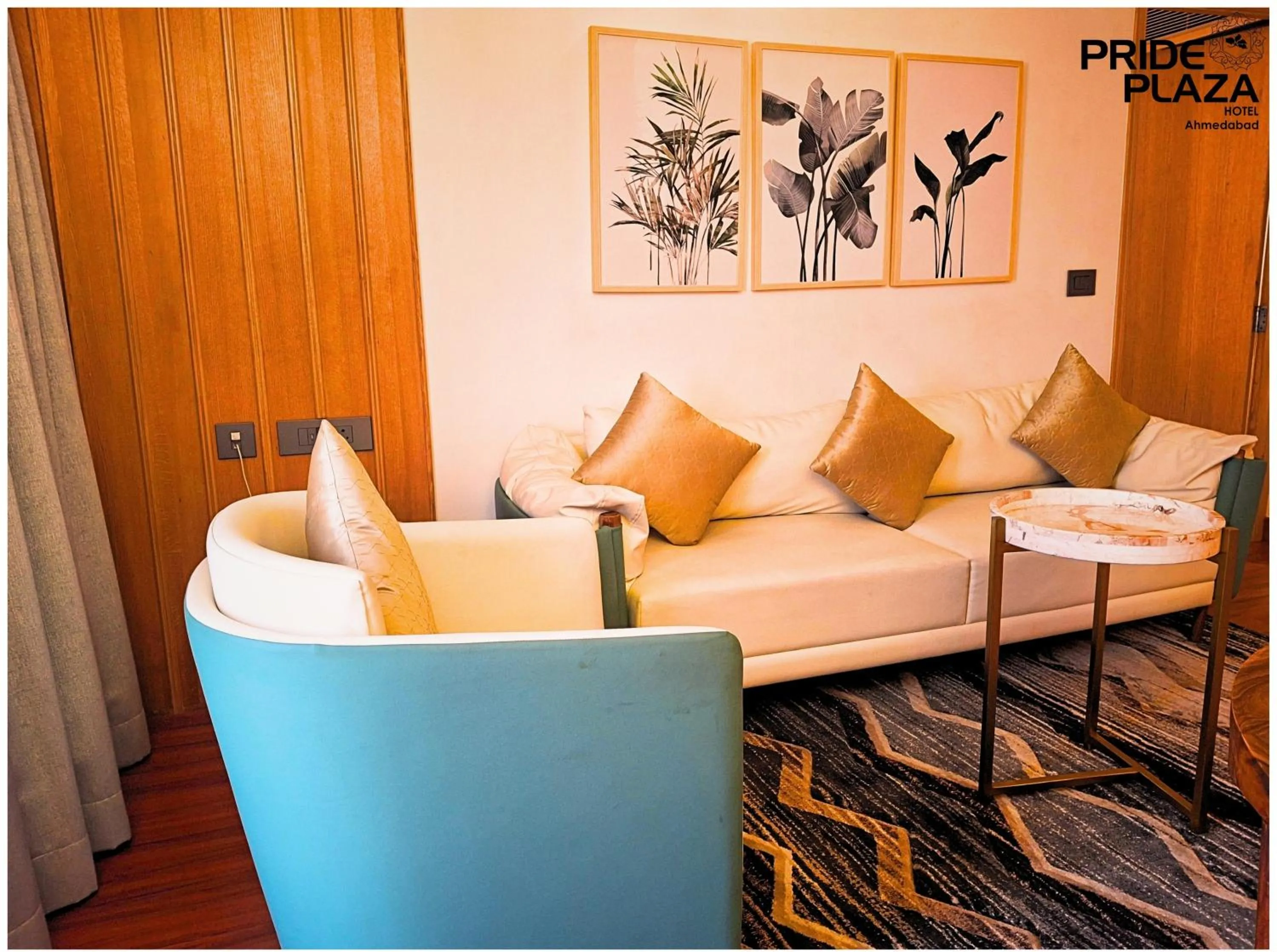 Living room in Pride Plaza Hotel, Ahmedabad