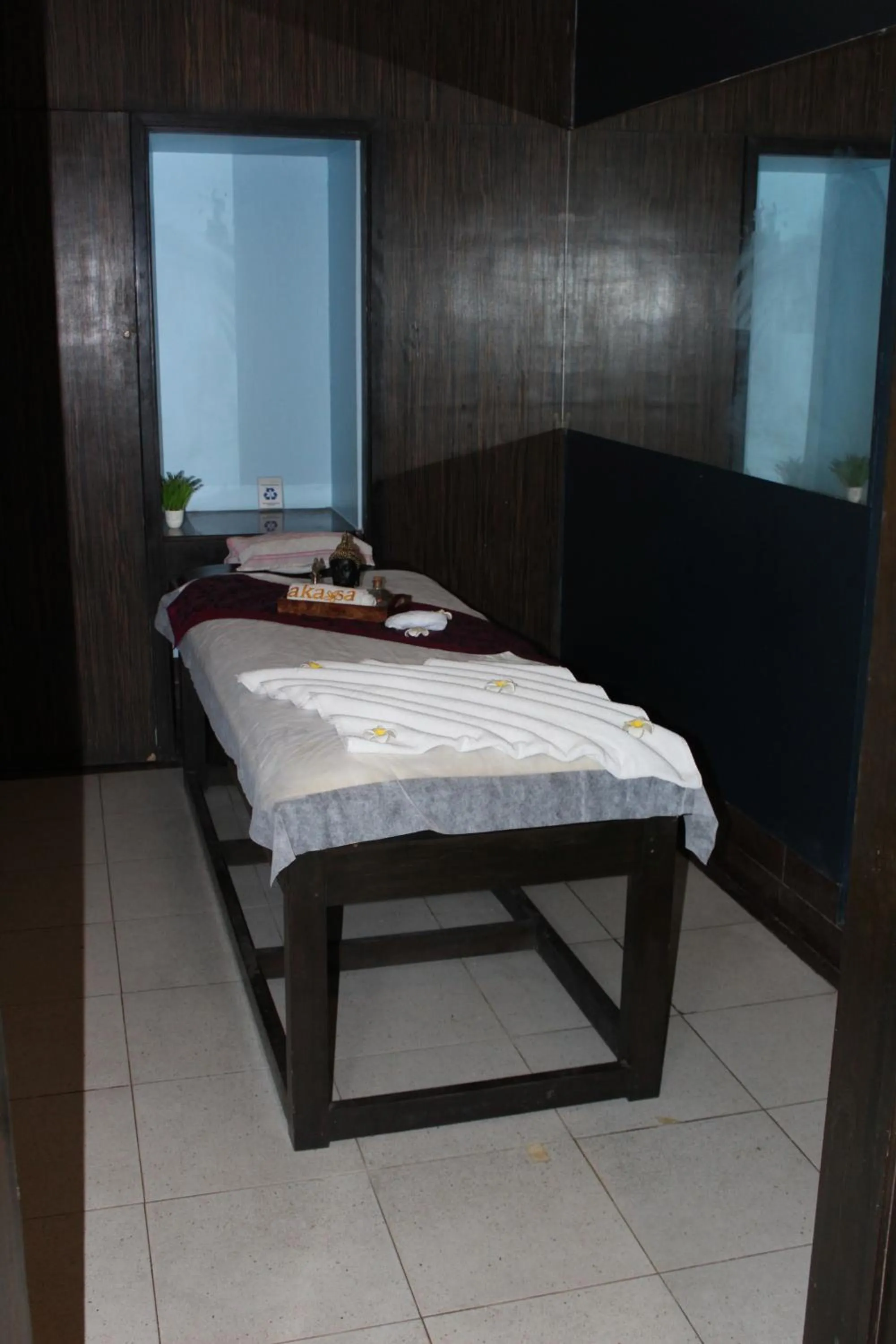 Spa and wellness centre/facilities in Pride Plaza Hotel, Ahmedabad