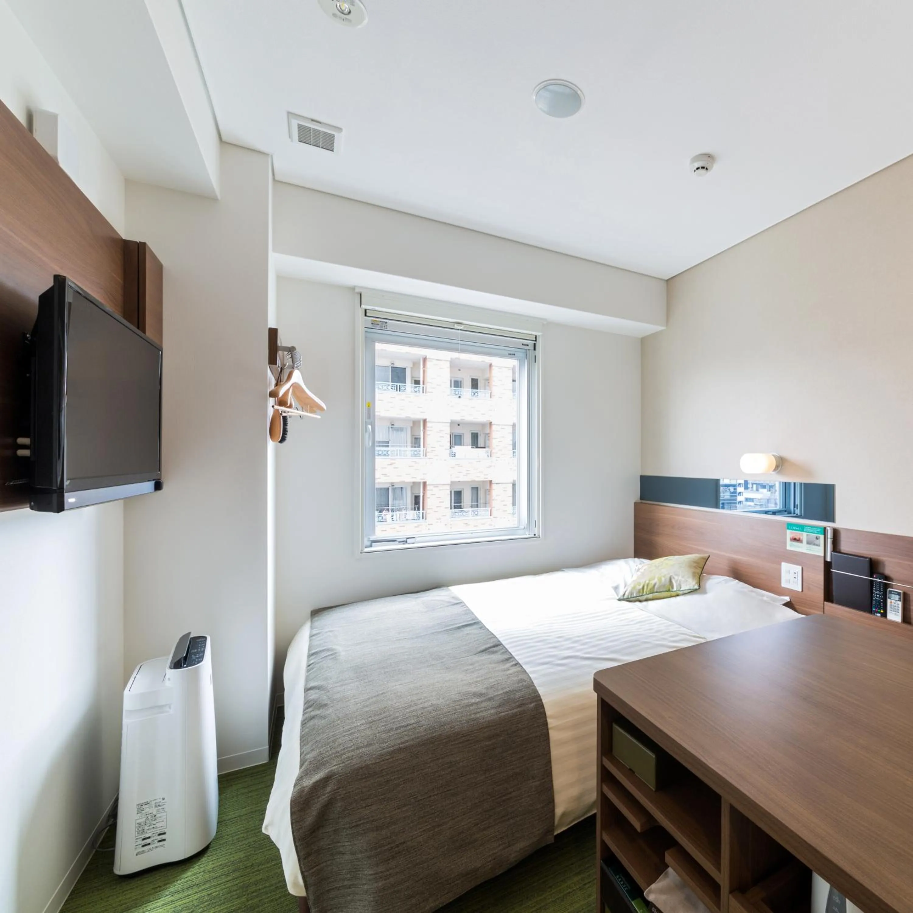 Bed in Super Hotel Premier Hakataeki