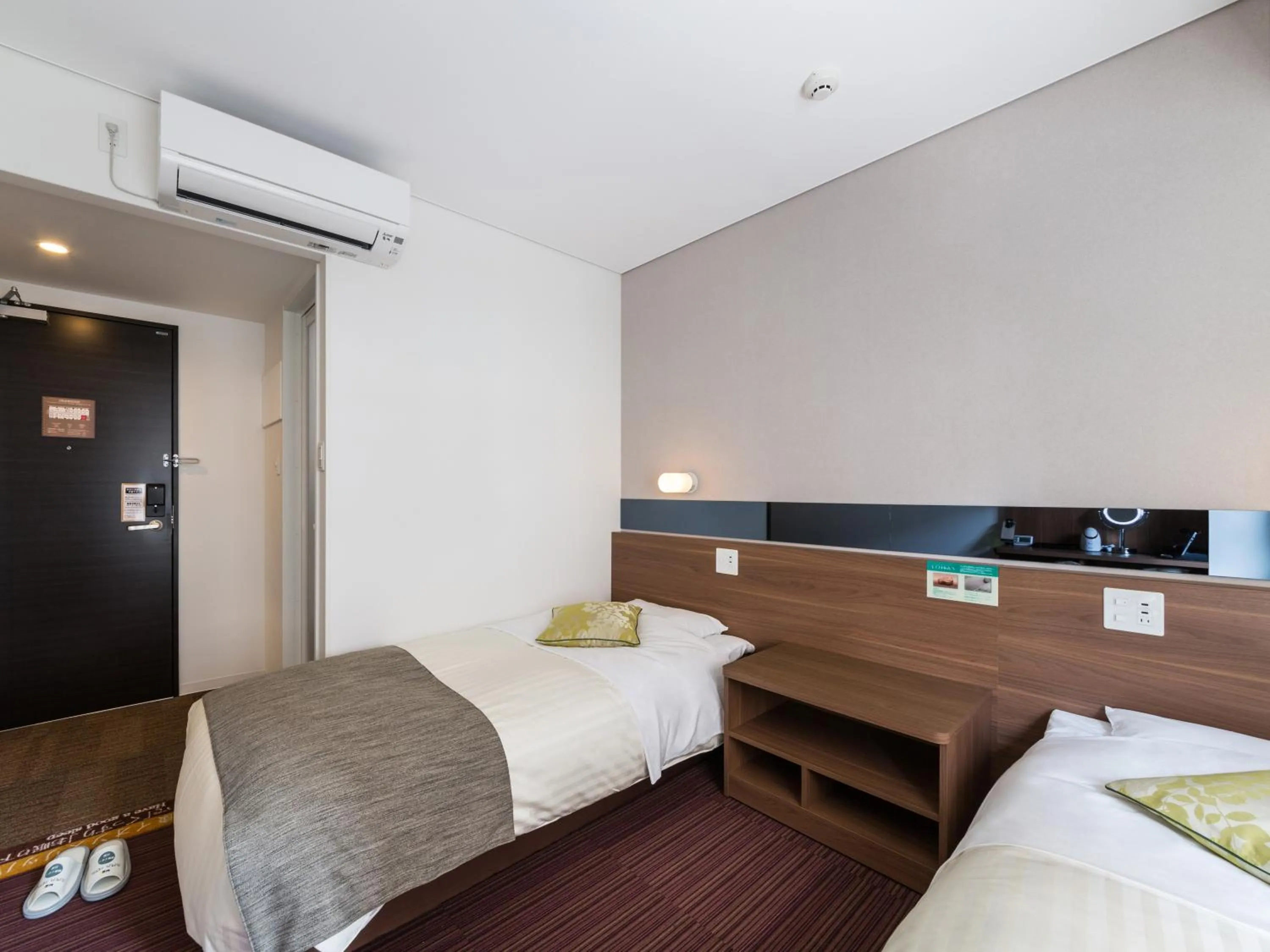 Bed in Super Hotel Premier Hakataeki