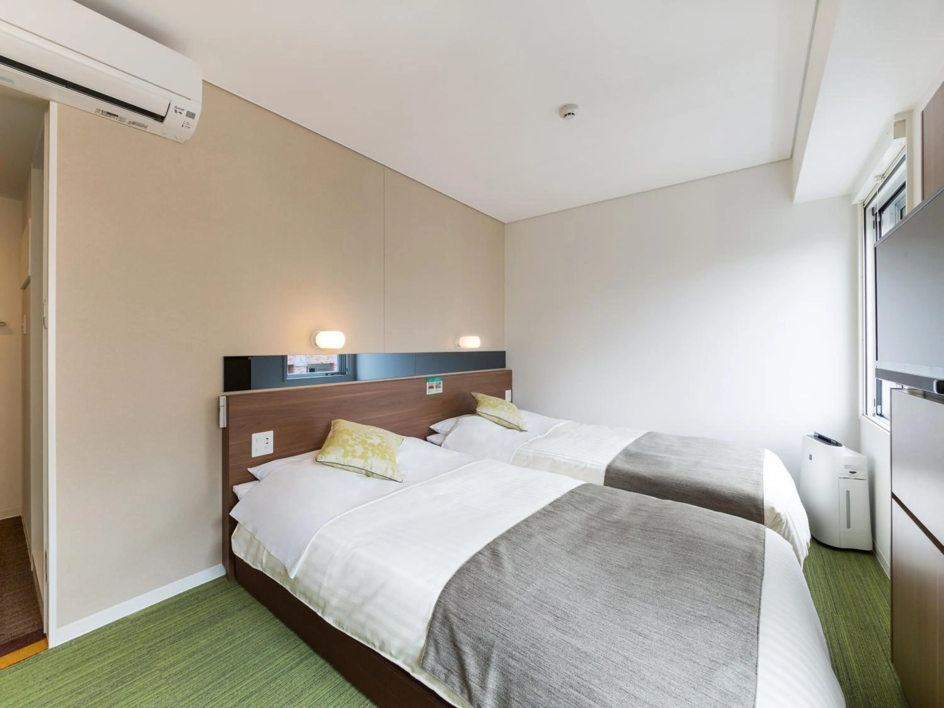 Bed in Super Hotel Premier Hakataeki