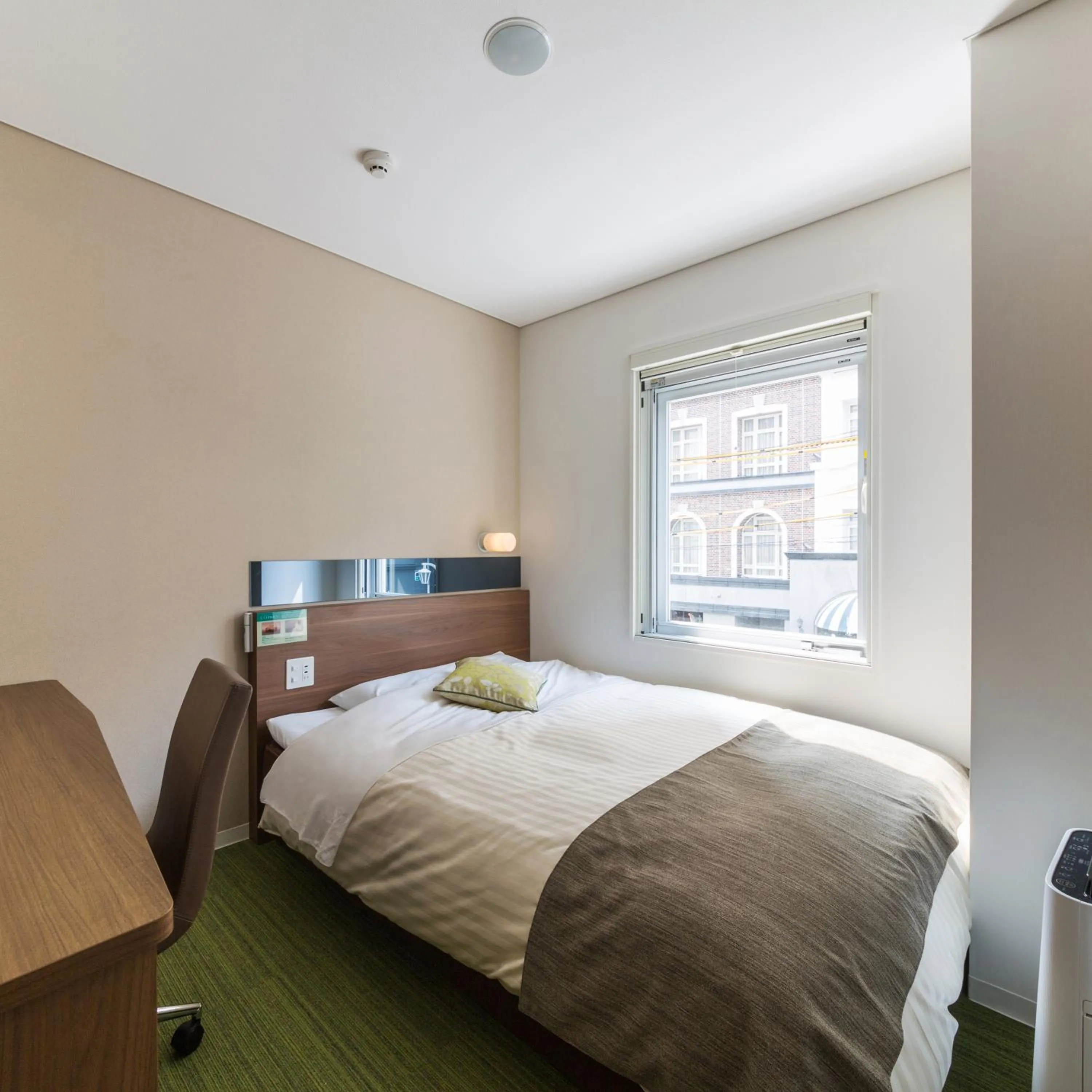 Bed in Super Hotel Premier Hakataeki