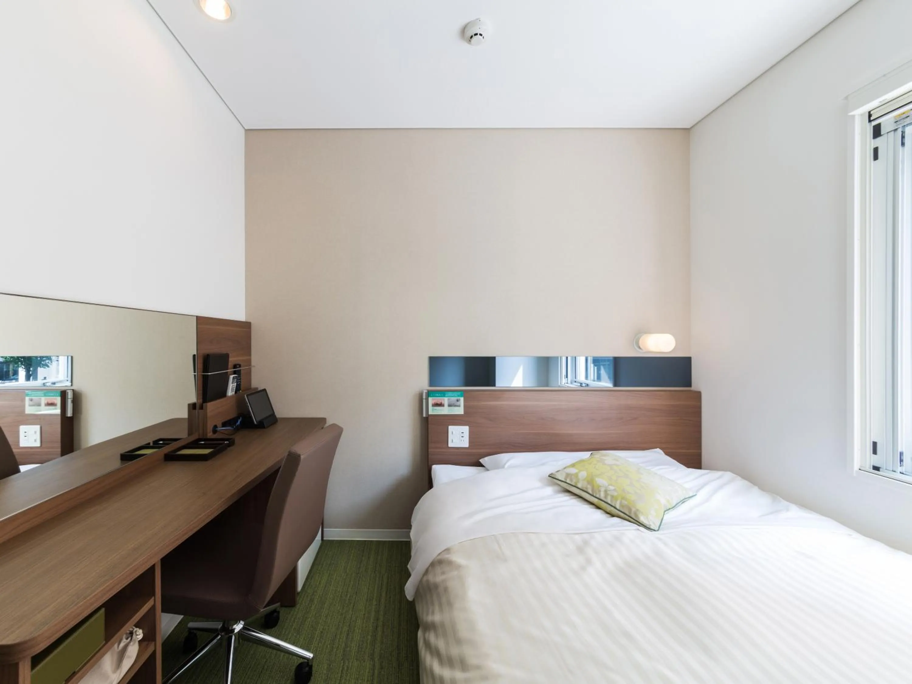 Bed in Super Hotel Premier Hakataeki