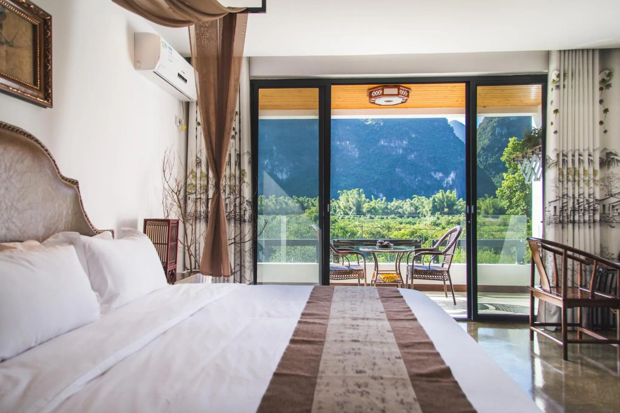 View (from property/room), Bed in Leisure Courtyard Hotel Yangshuo