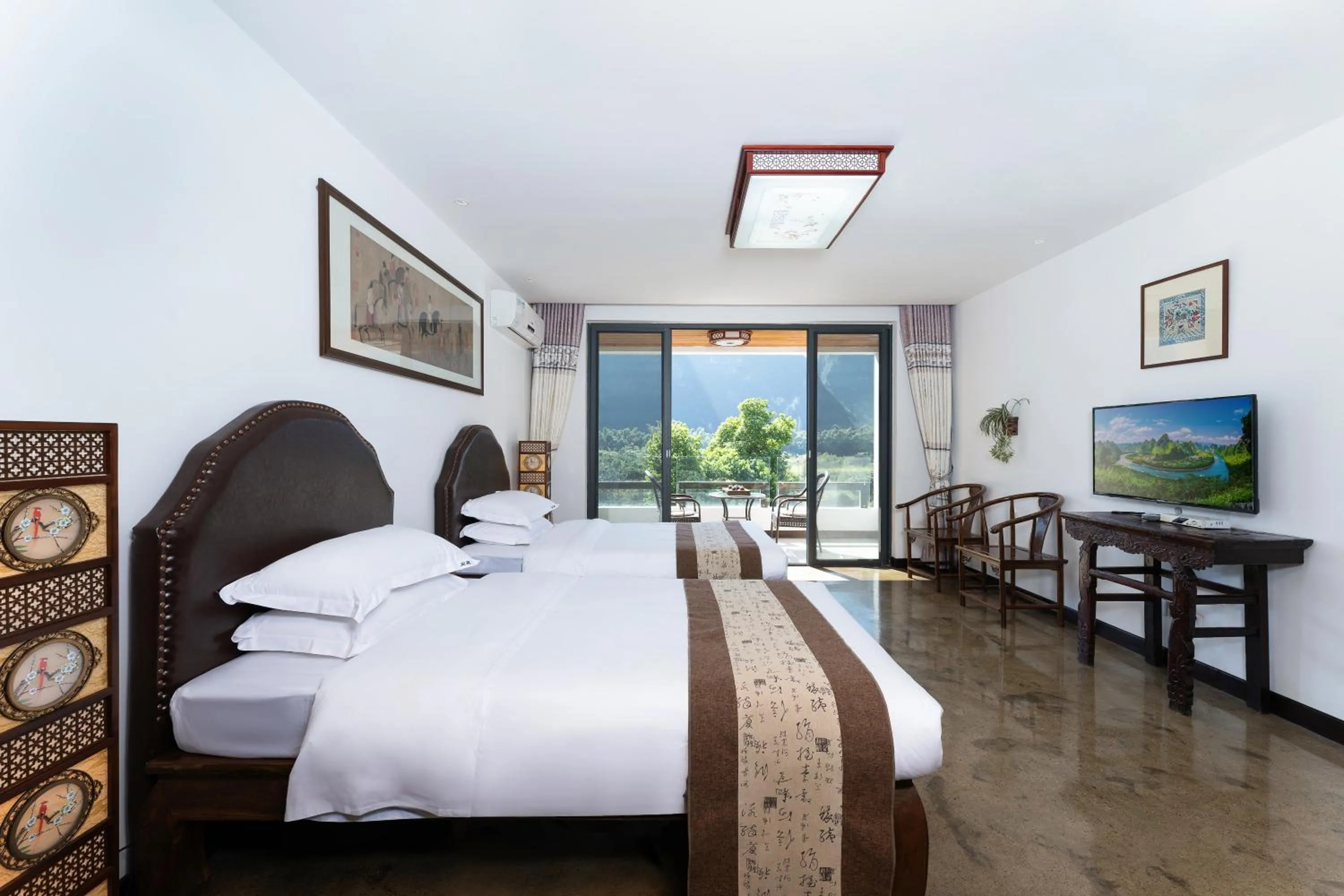Photo of the whole room, Bed in Leisure Courtyard Hotel Yangshuo