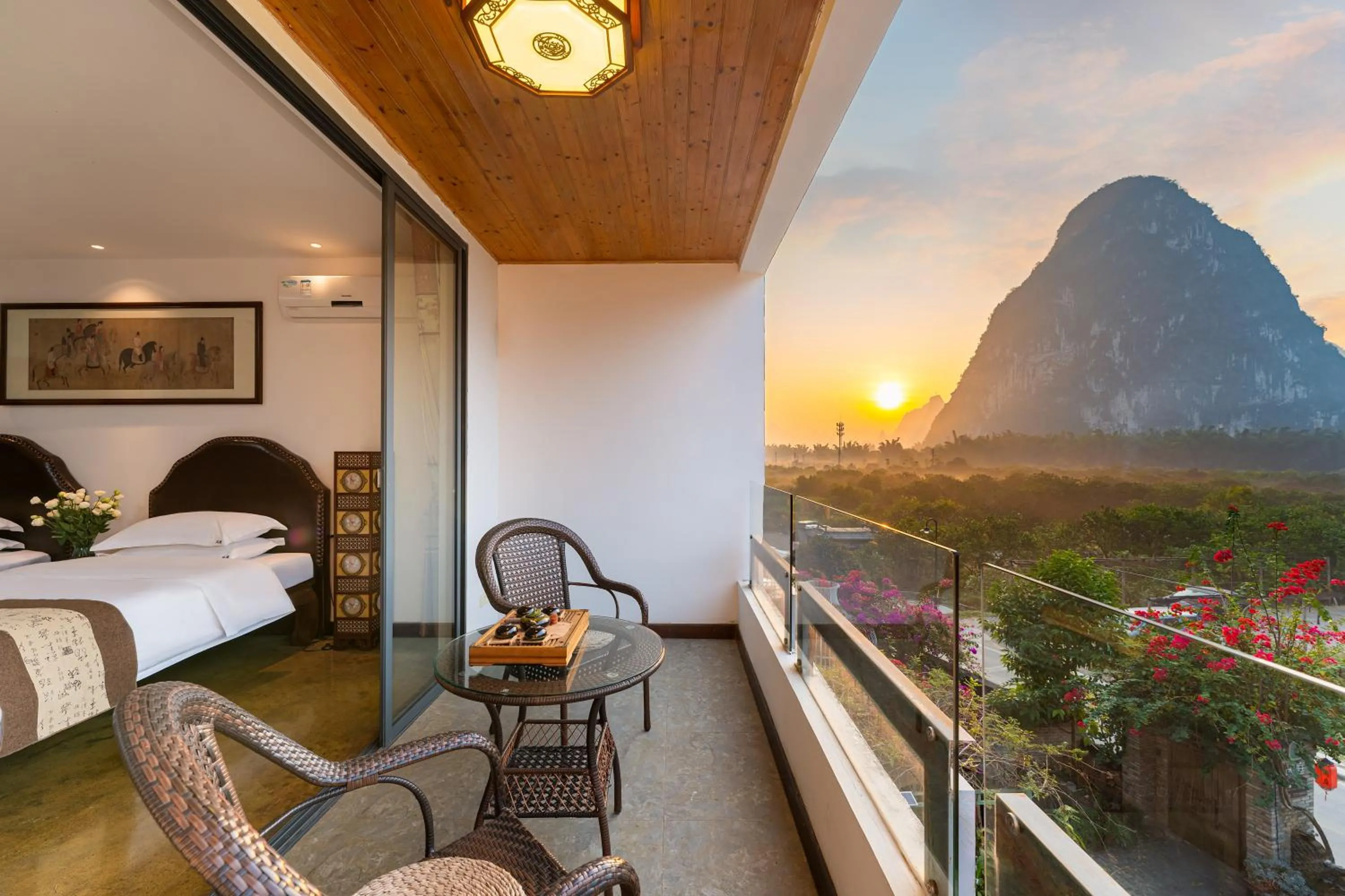 Bed in Leisure Courtyard Hotel Yangshuo