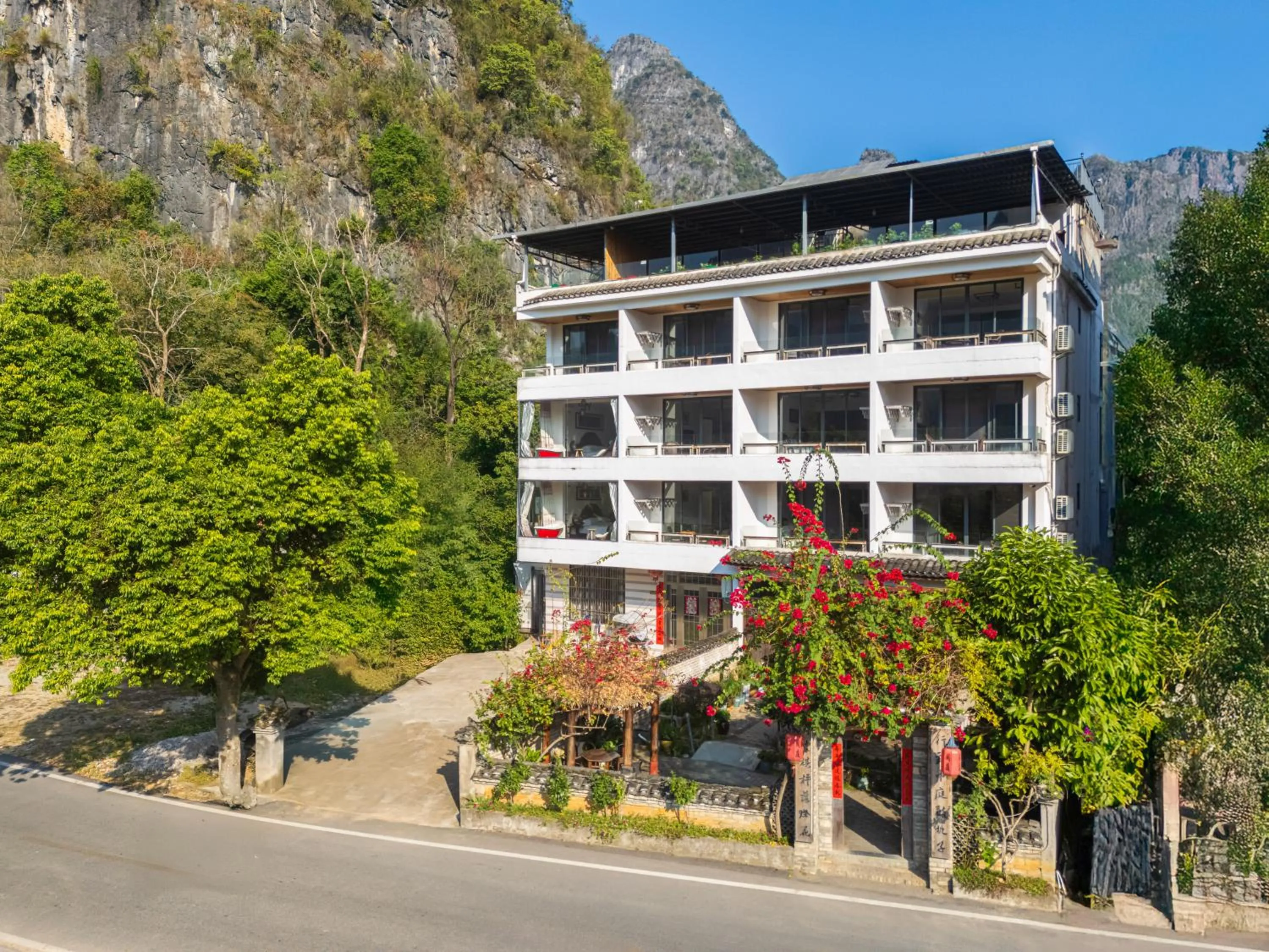 Property building in Leisure Courtyard Hotel Yangshuo