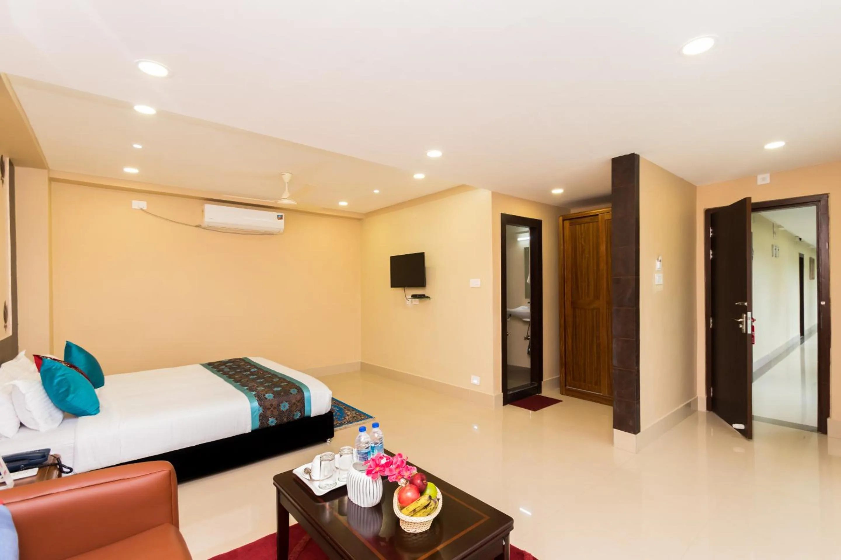 Bedroom, Bed in Central Courtyard Boutique Hotel