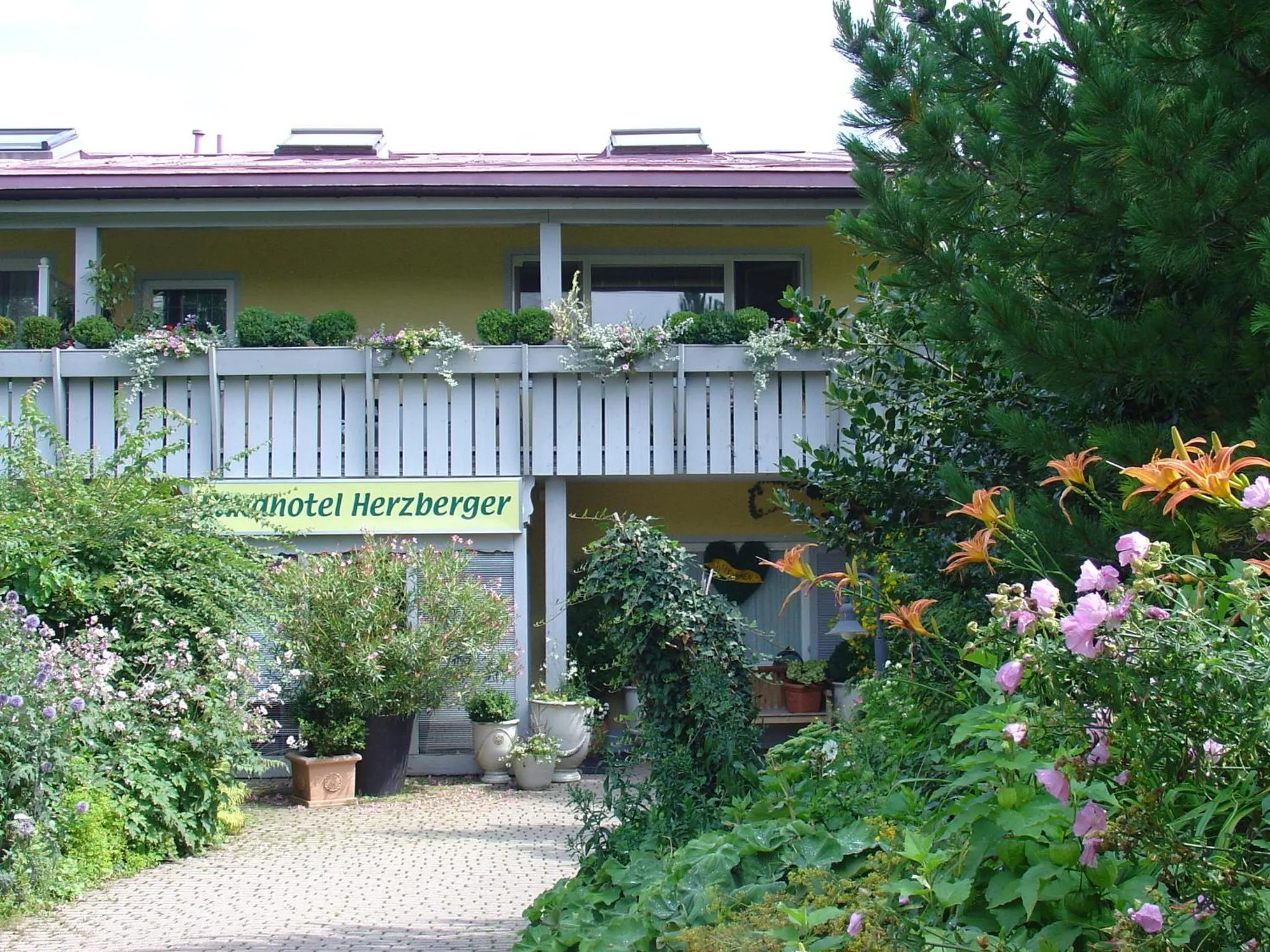 Facade/entrance in Landhotel Herzberger garni Zimmer & Ferienwohnungen