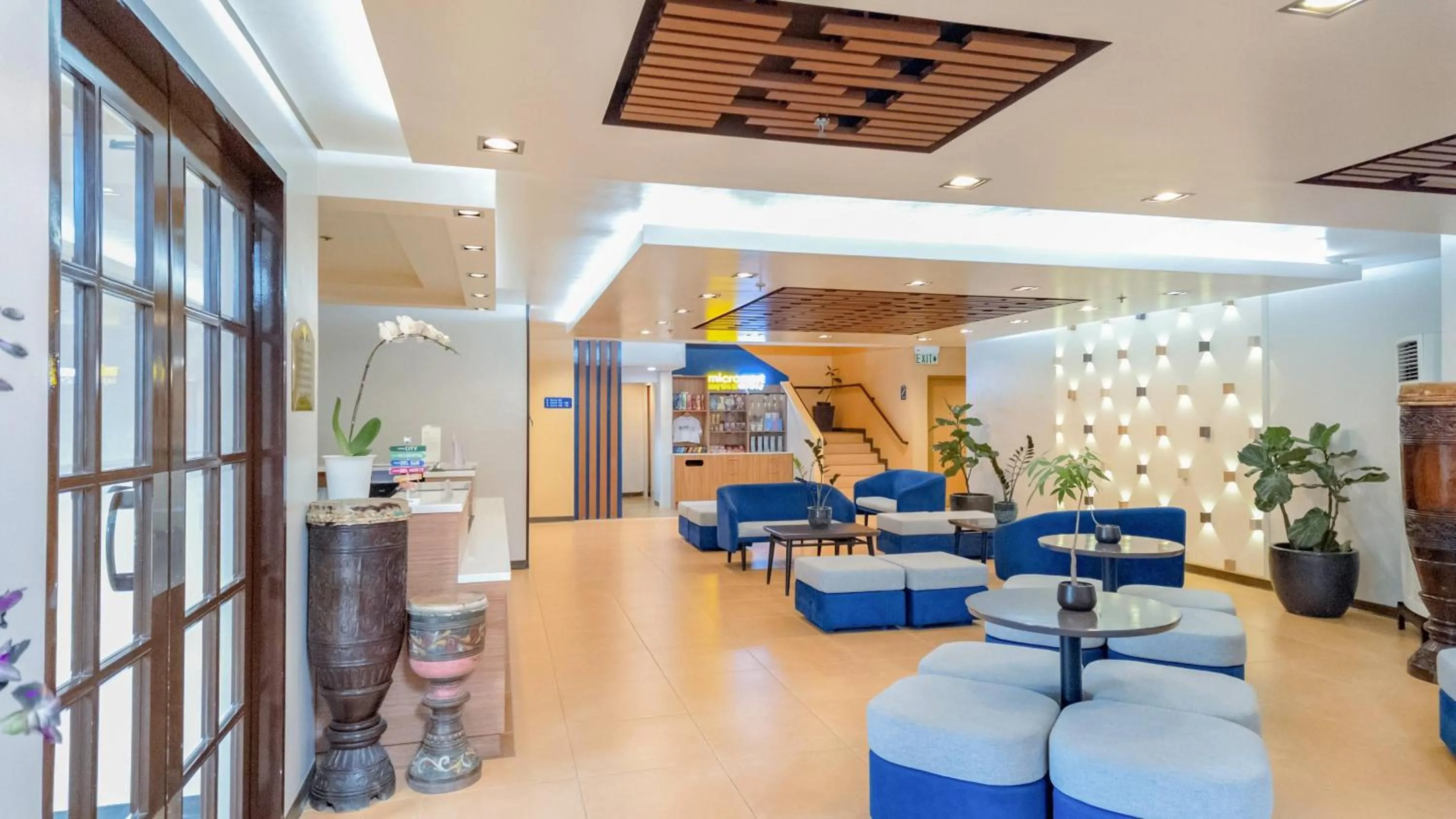 Lobby or reception in Microtel by Wyndham Davao