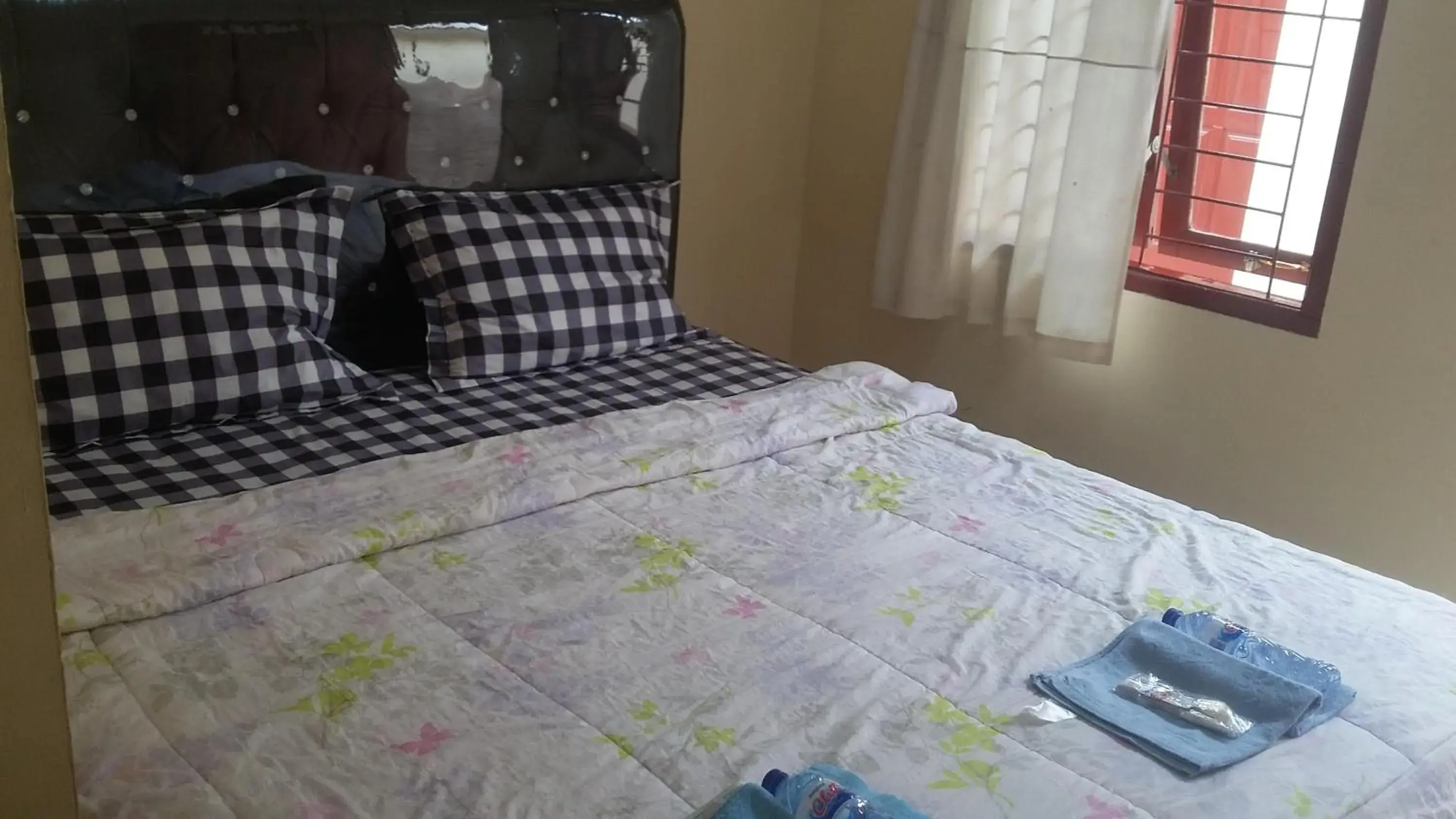 Standard Double Room in Rome Residence Sibolga Pandan Standard Double Room in Rome Residence Sibolga Pandan