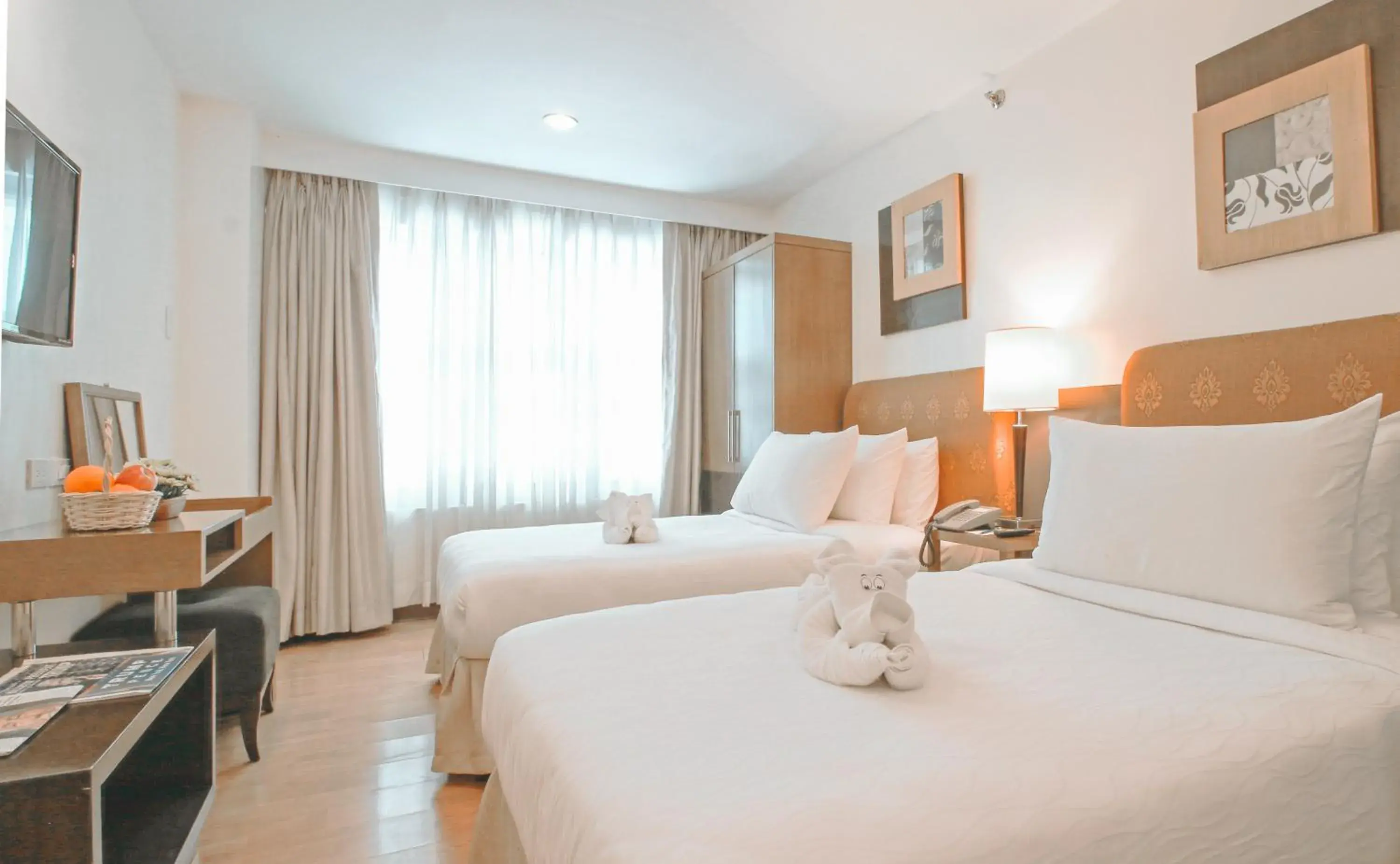 Deluxe Twin Room in One Tagaytay Place Hotel Suites OFFICIAL ACCOUNT Deluxe Twin Room in One Tagaytay Place Hotel Suites OFFICIAL ACCOUNT