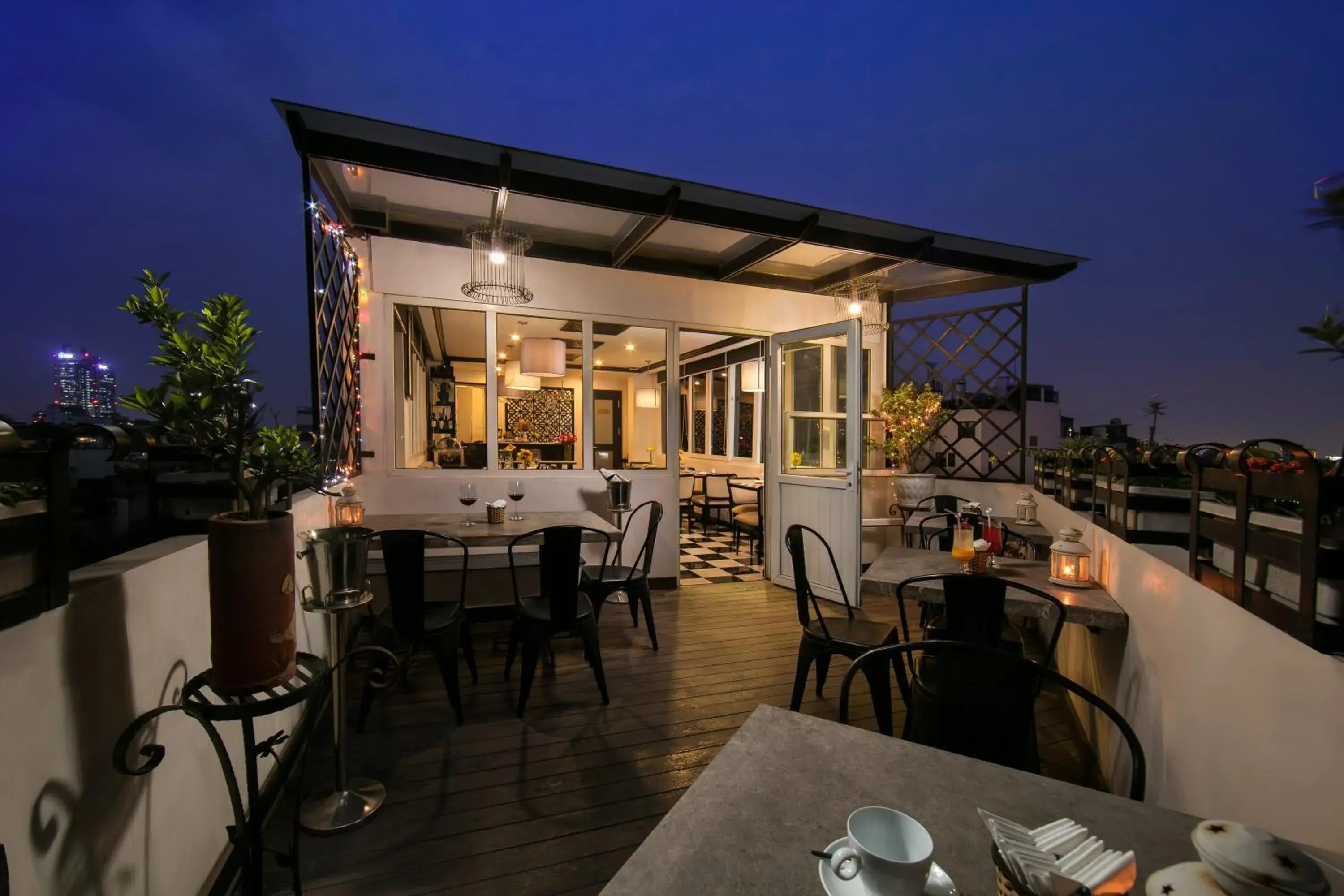 Restaurant/places to eat in Serenity Diamond Hotel Restaurant/places to eat in Serenity Diamond Hotel