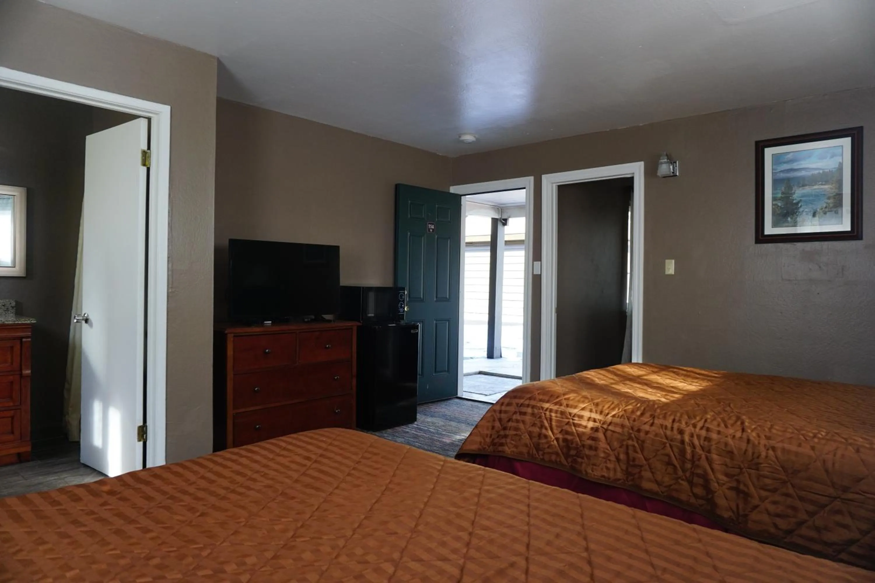 Bed in A&A Lake Tahoe Inn