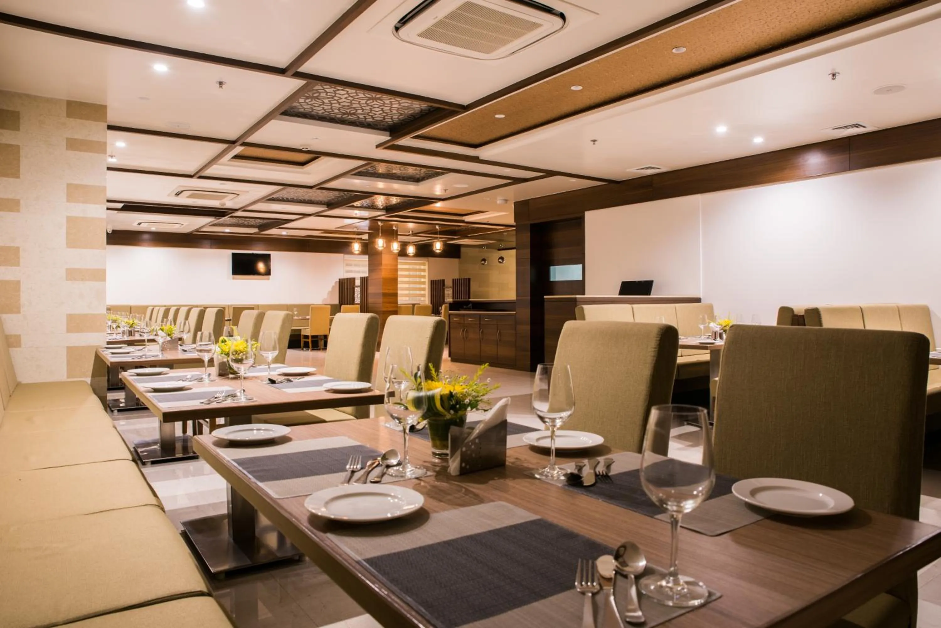 Restaurant/places to eat in Hotel Grand Rio