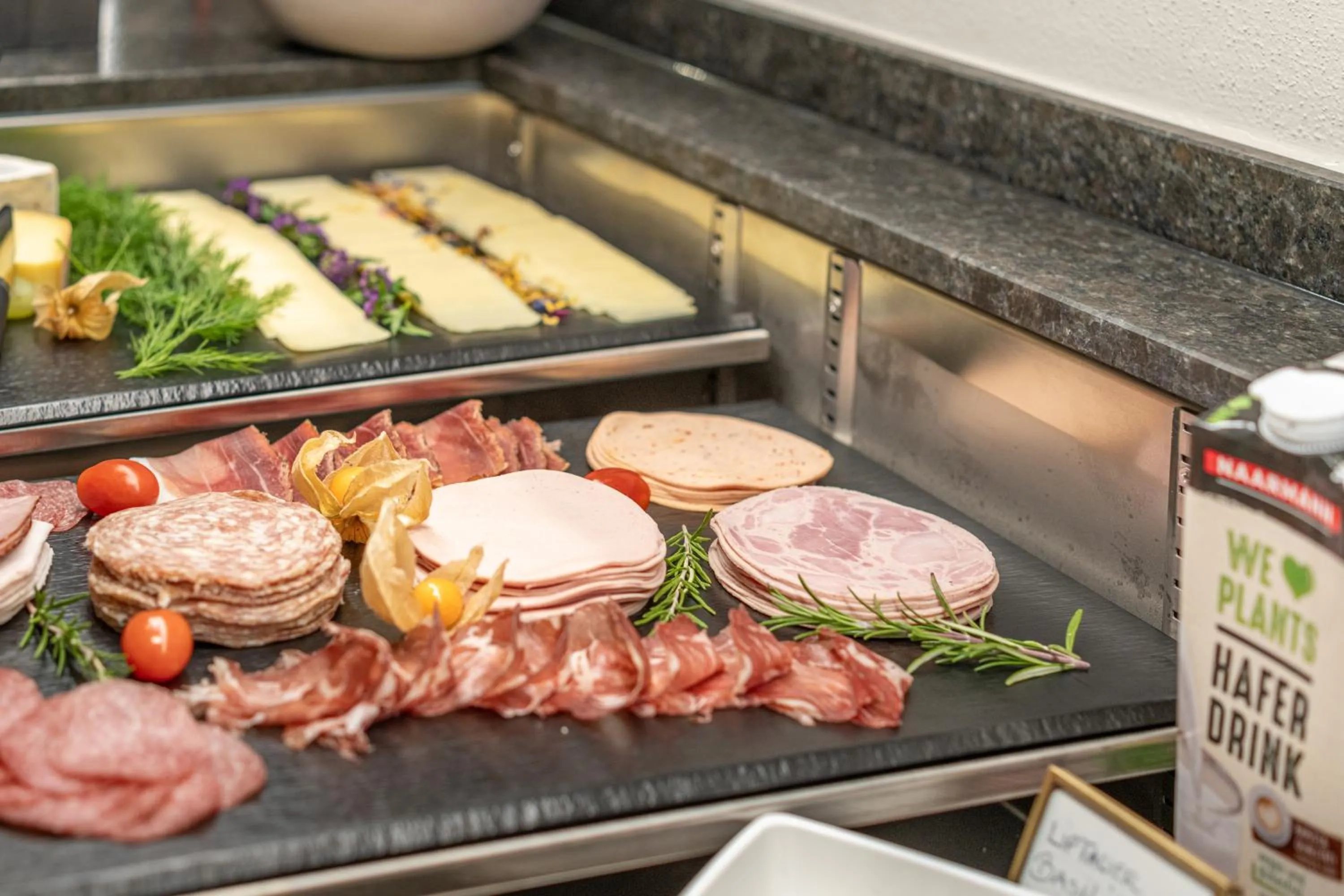 Buffet breakfast in Edelweiss echt-charmant