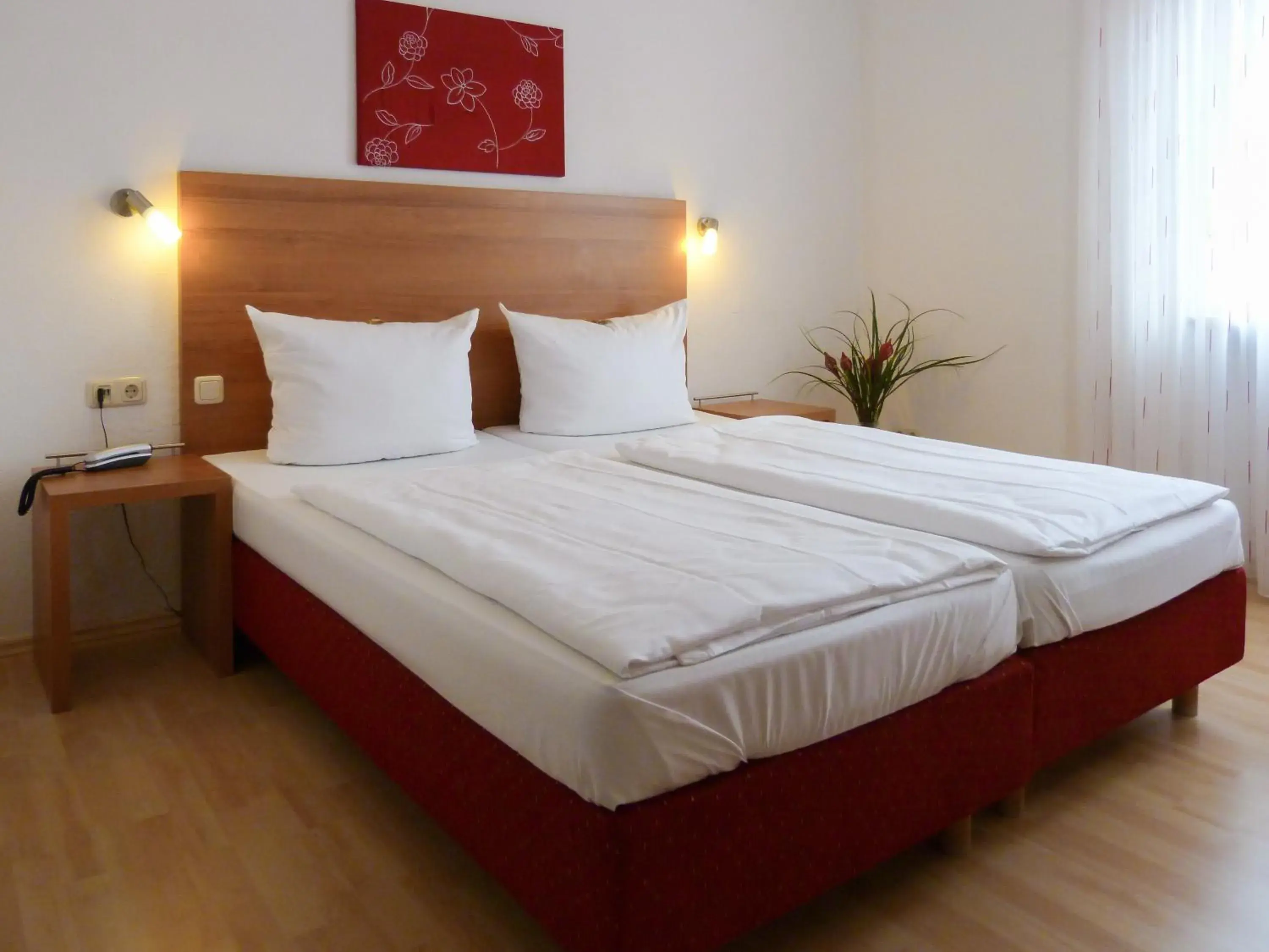 Double or Twin Room - single occupancy in City Hotel Double or Twin Room - single occupancy in City Hotel
