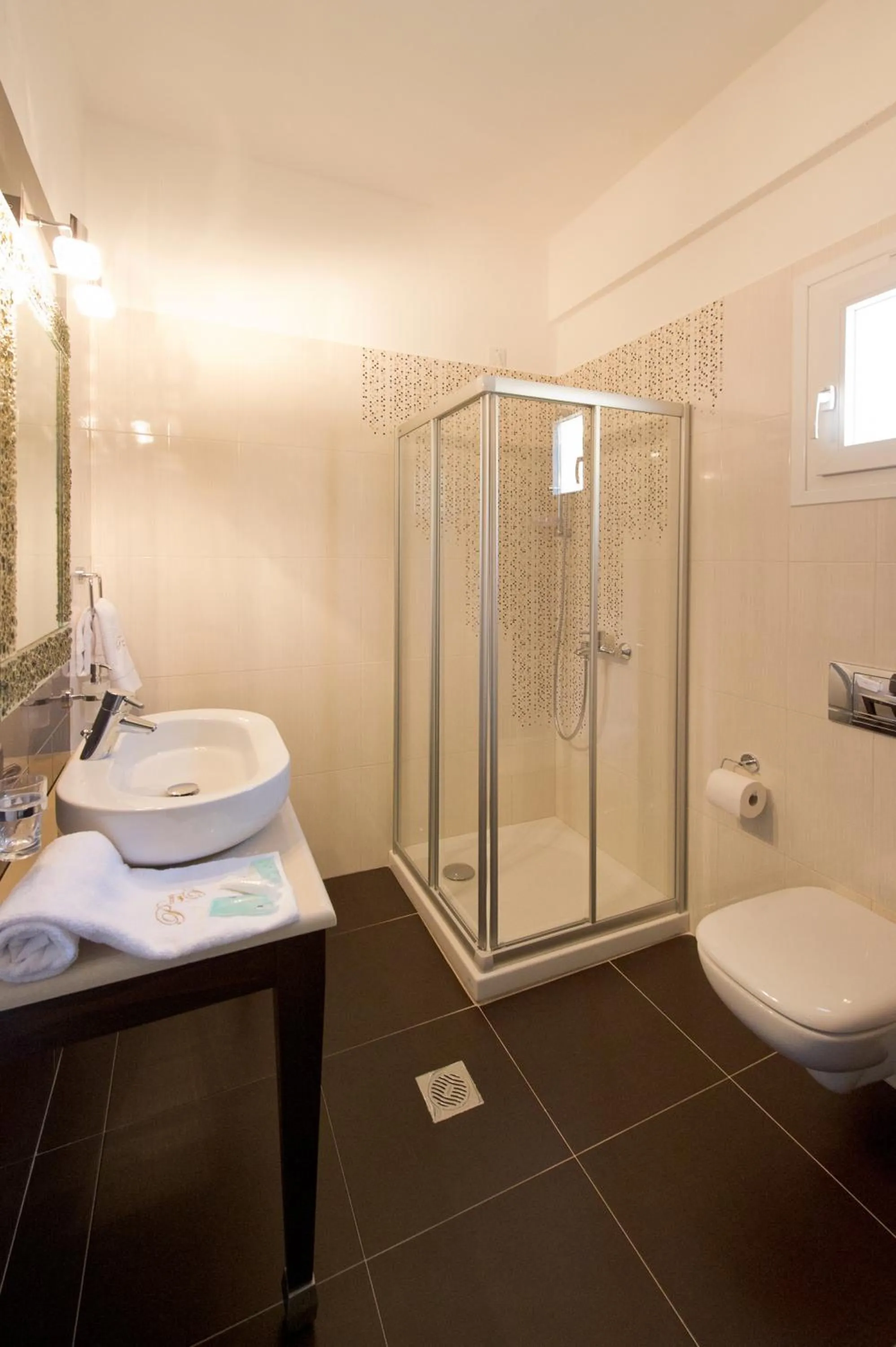 Shower in Hotel Parga Princess