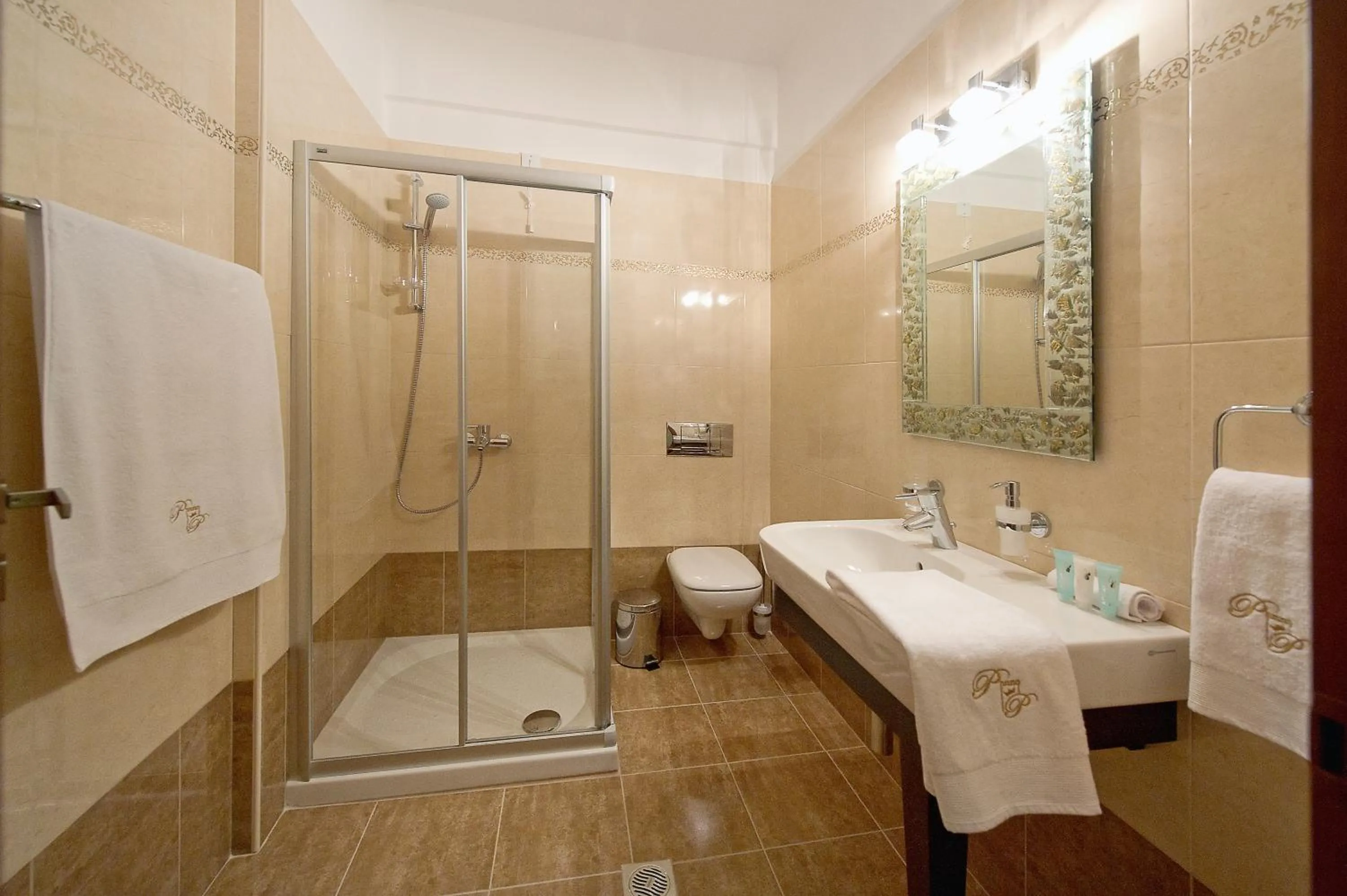 Shower in Hotel Parga Princess