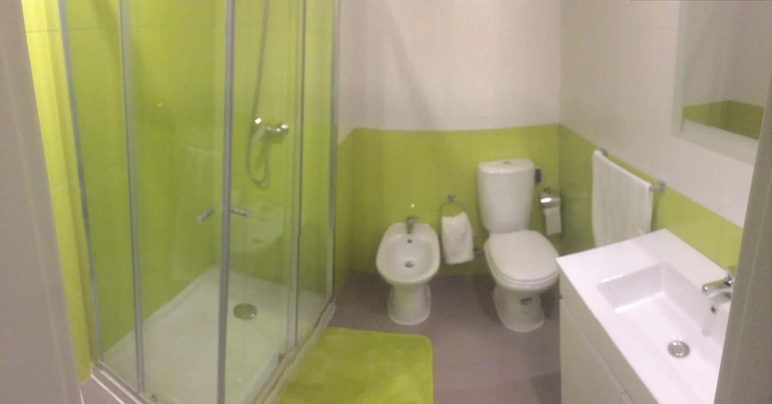 Bathroom in Apartamentos Solmar 15º