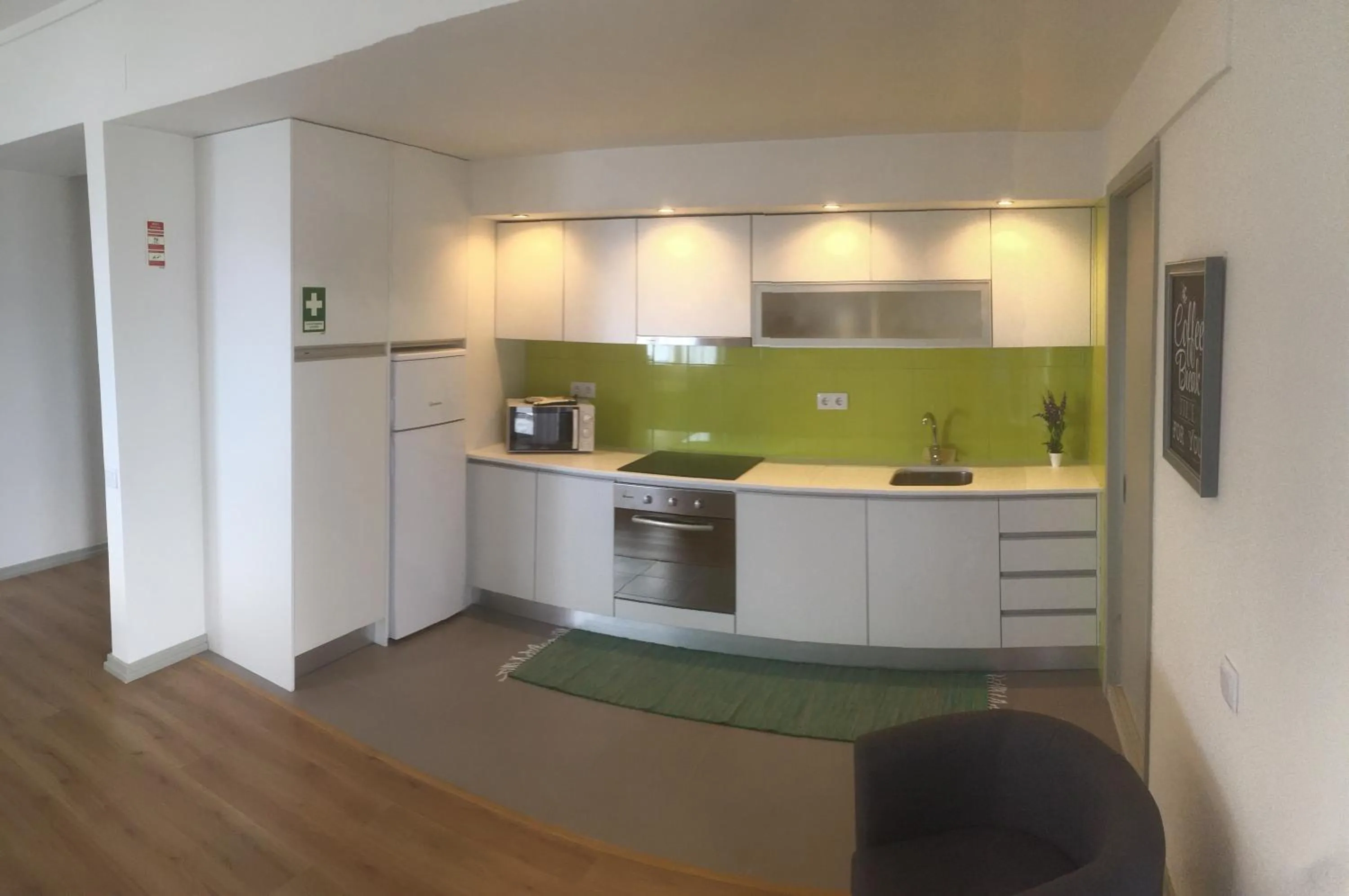 Kitchen or kitchenette in Apartamentos Solmar 15º