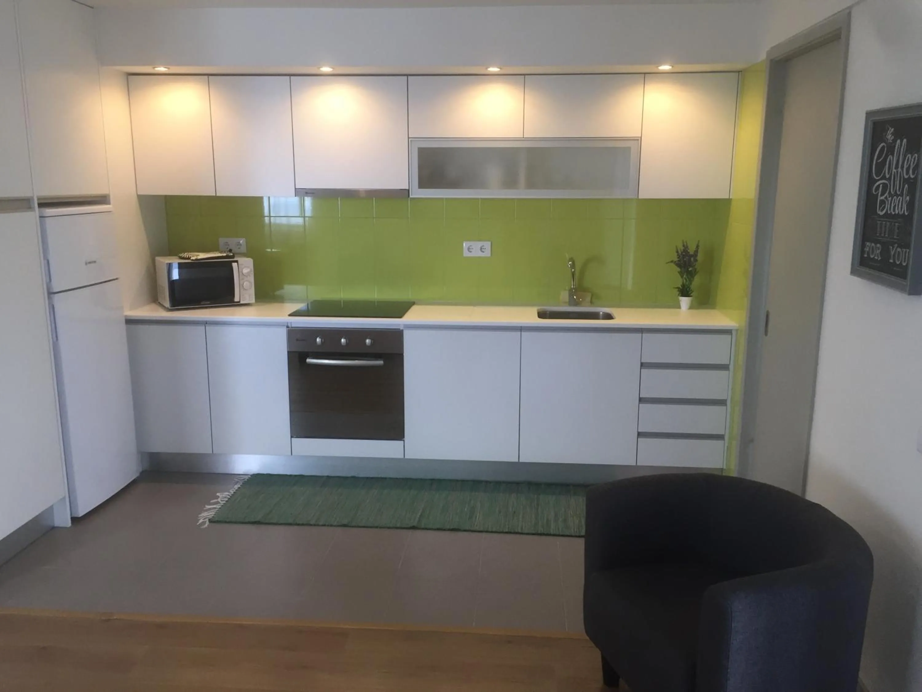 Kitchen or kitchenette in Apartamentos Solmar 15º