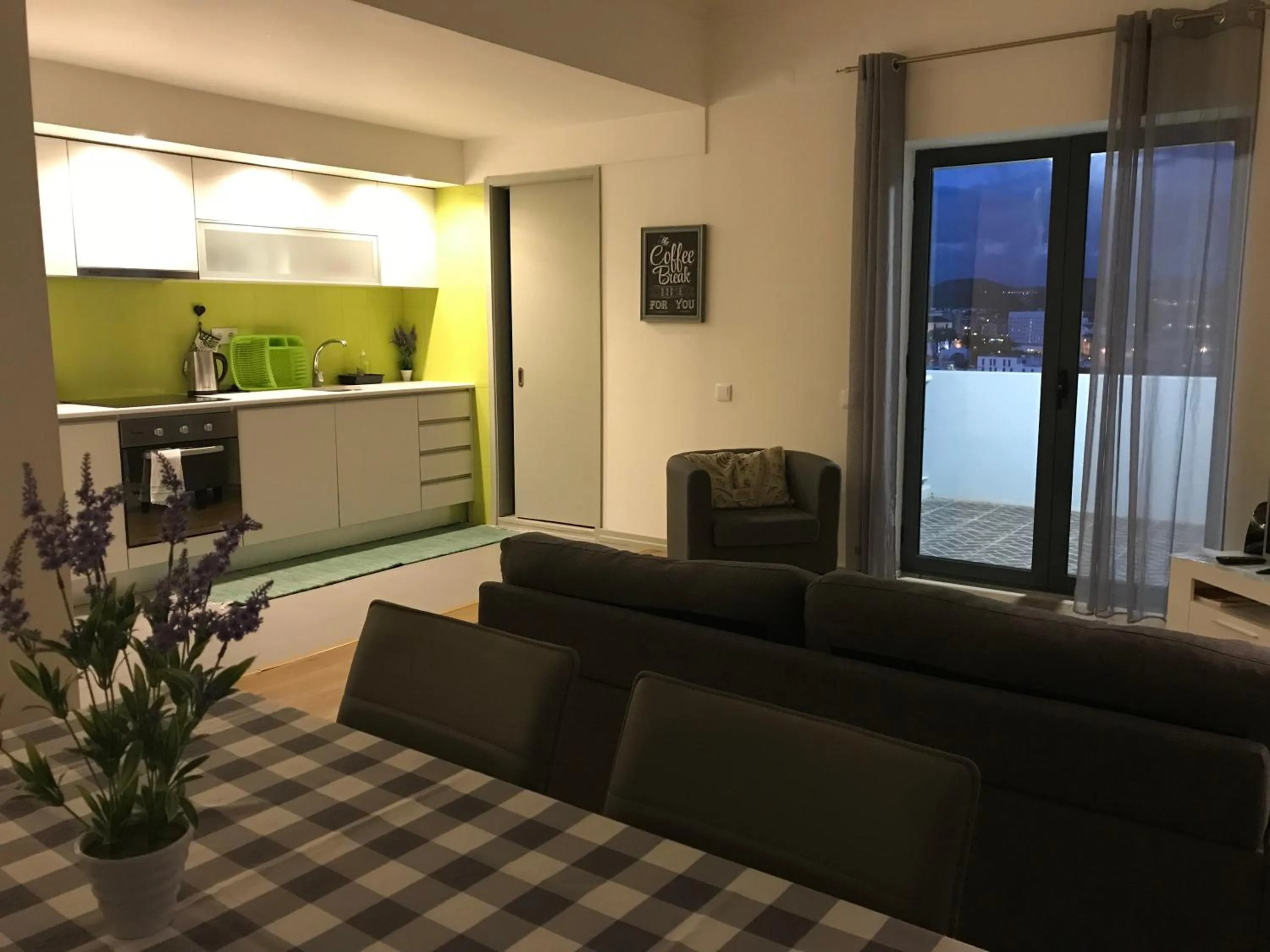 Communal lounge/ TV room in Apartamentos Solmar 15º