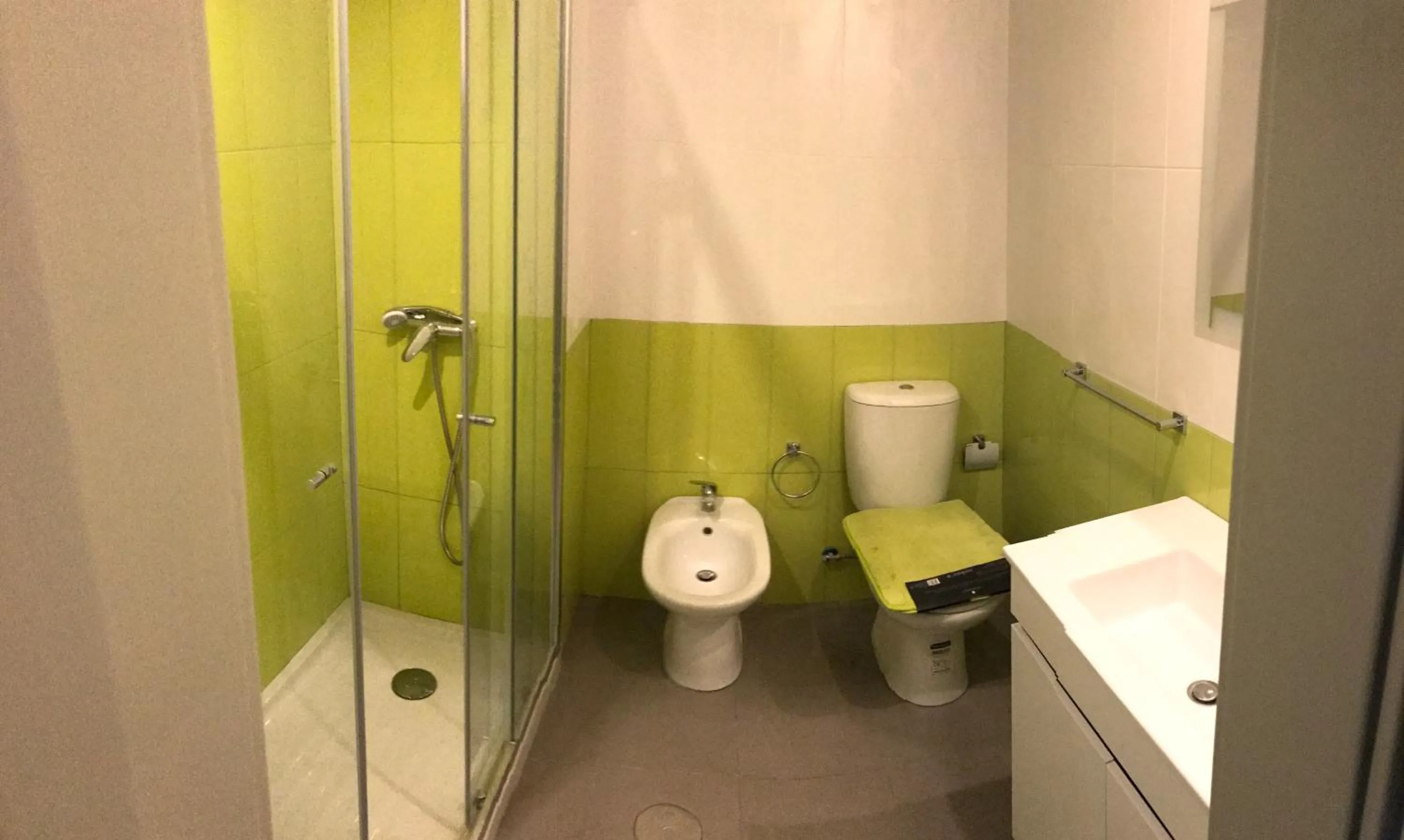 Bathroom in Apartamentos Solmar 15º