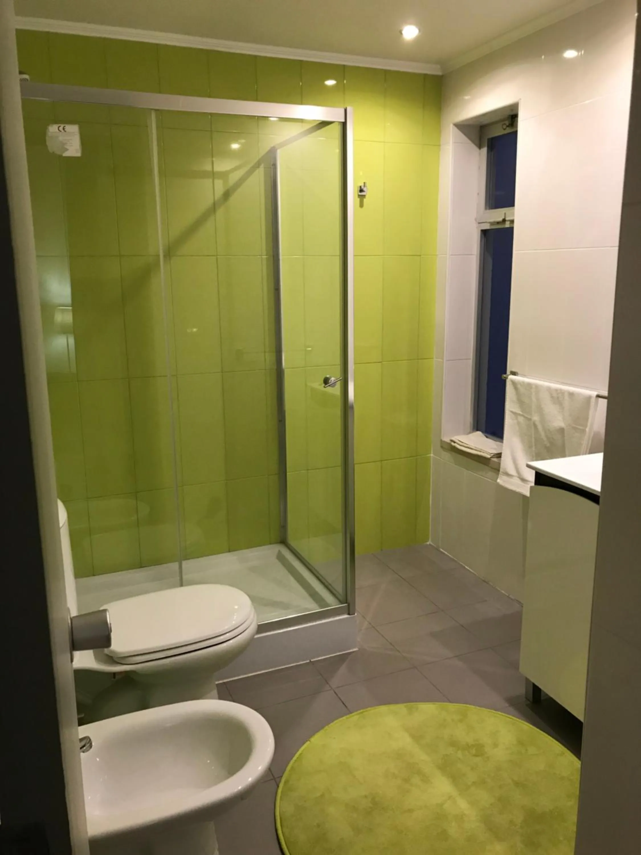 Bathroom in Apartamentos Solmar 15º