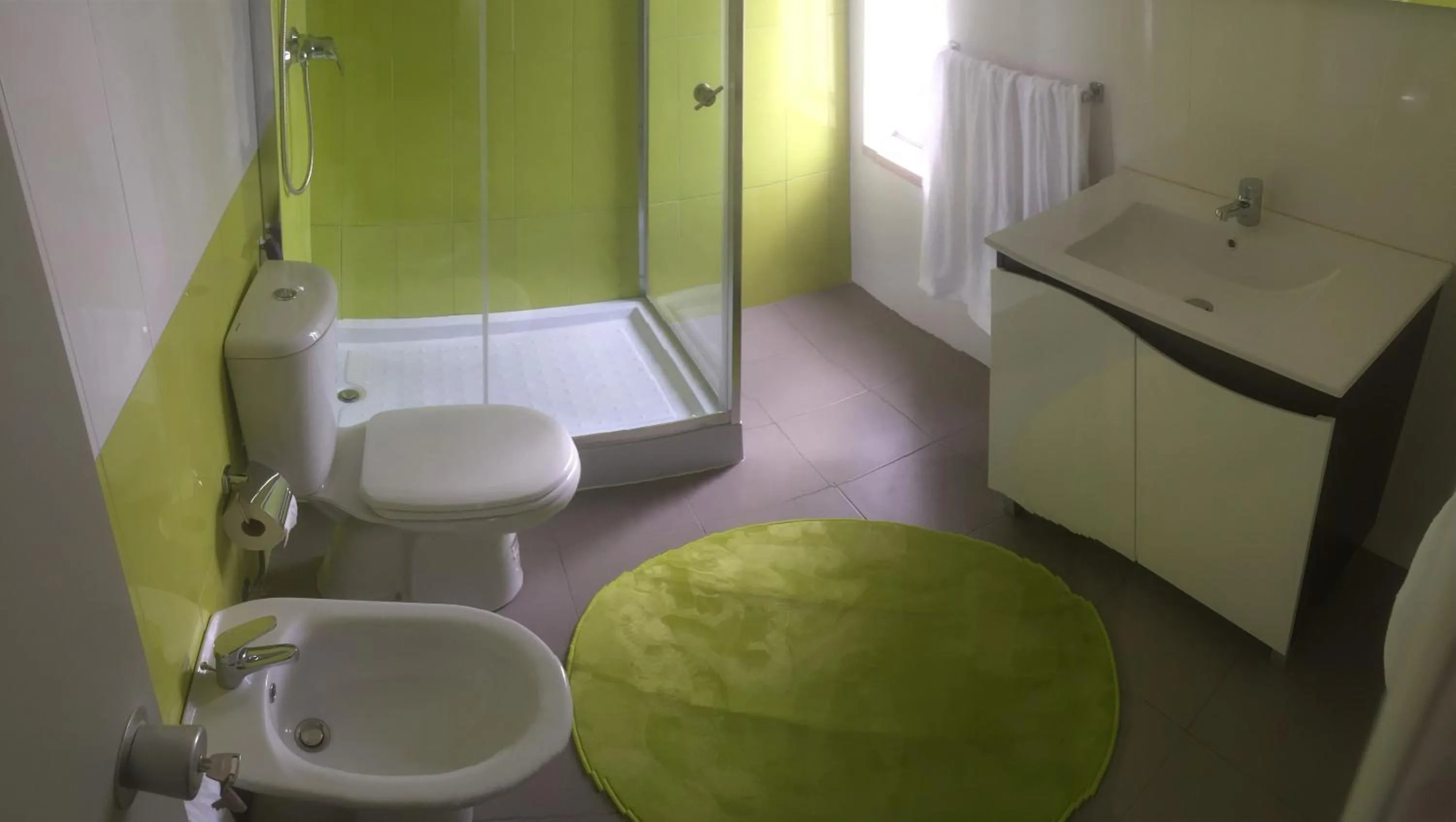 Bathroom in Apartamentos Solmar 15º