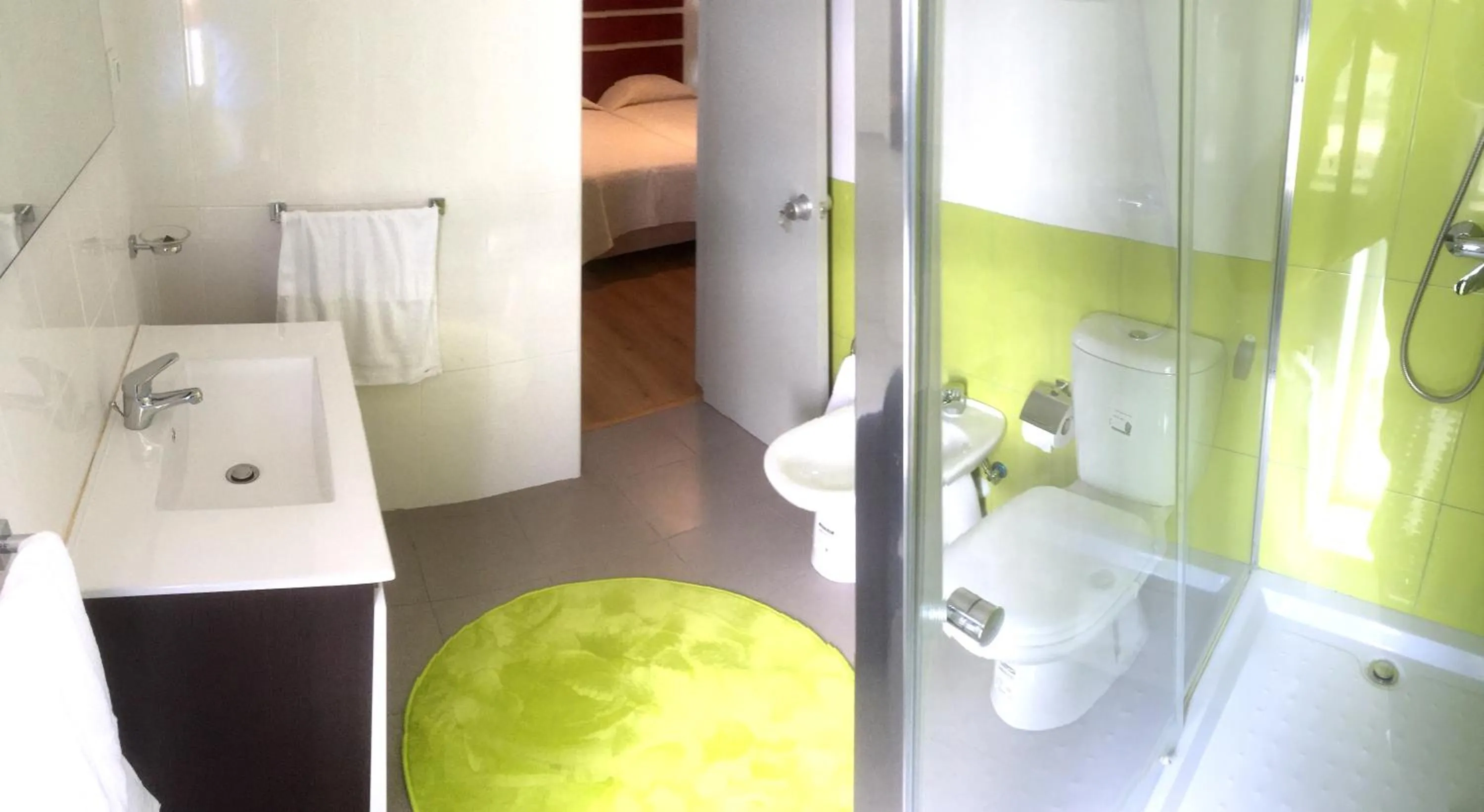 Bathroom in Apartamentos Solmar 15º