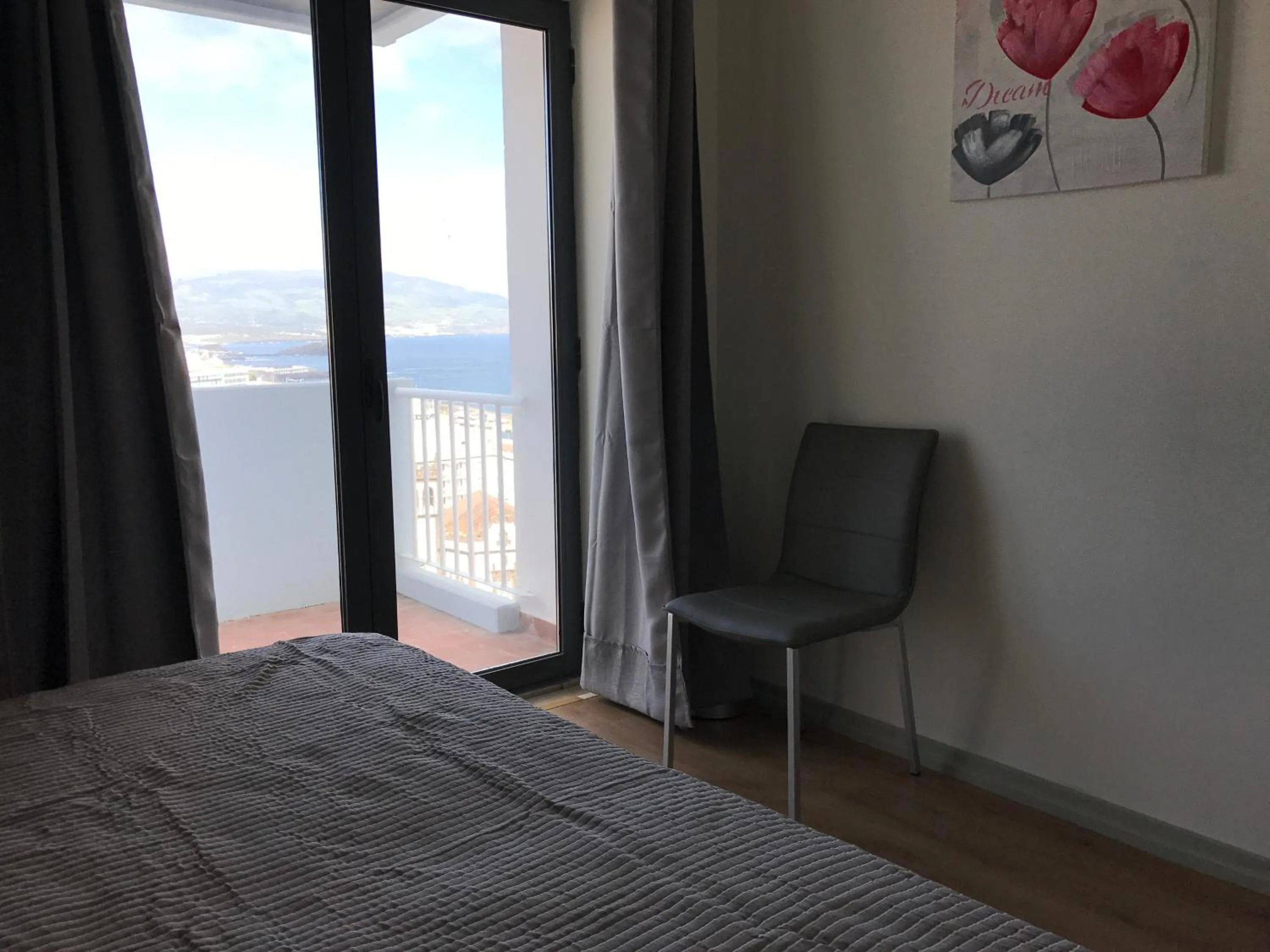 Sea view, Bed in Apartamentos Solmar 15º
