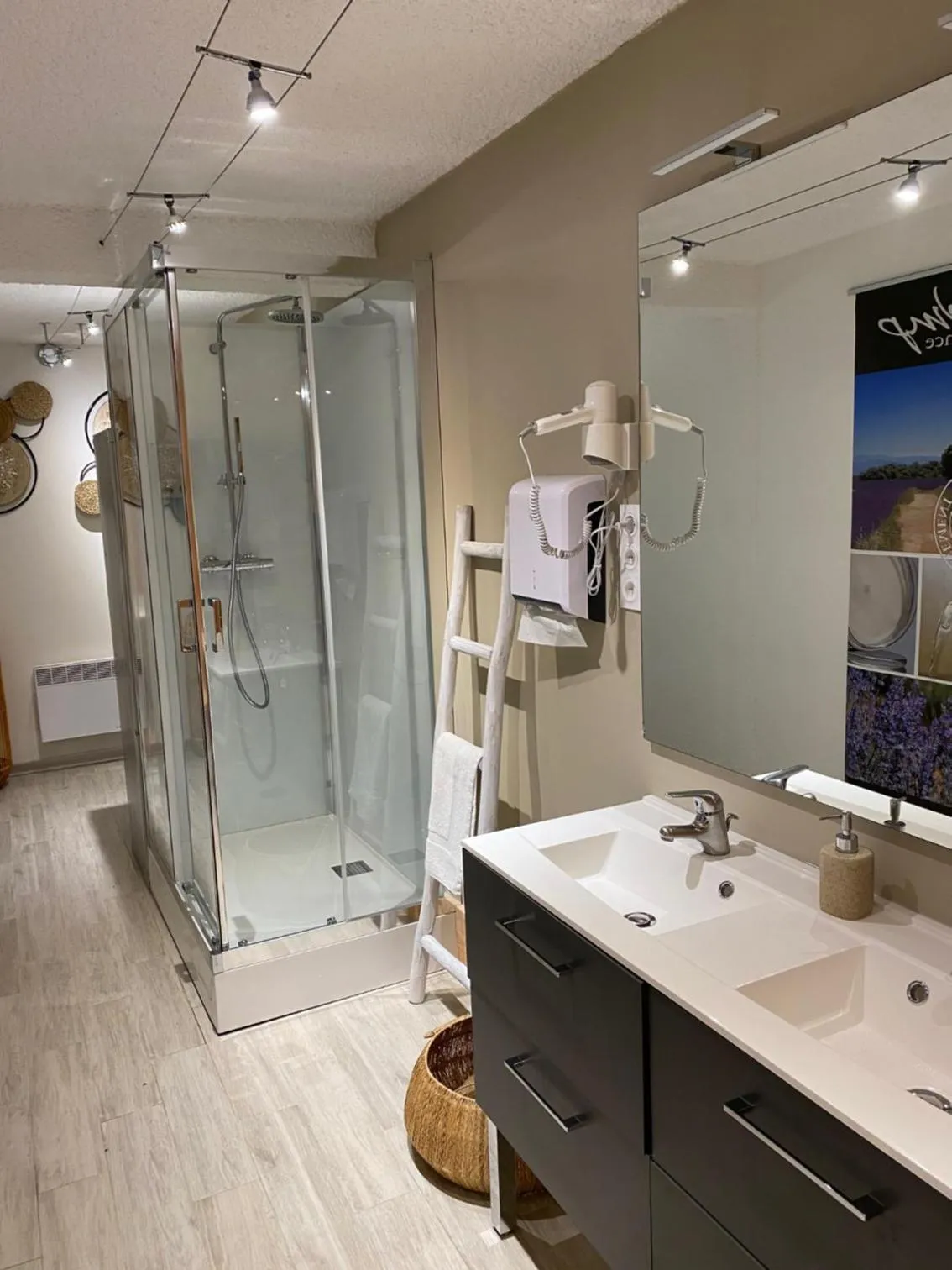 Bathroom in Le Jardin de Celina