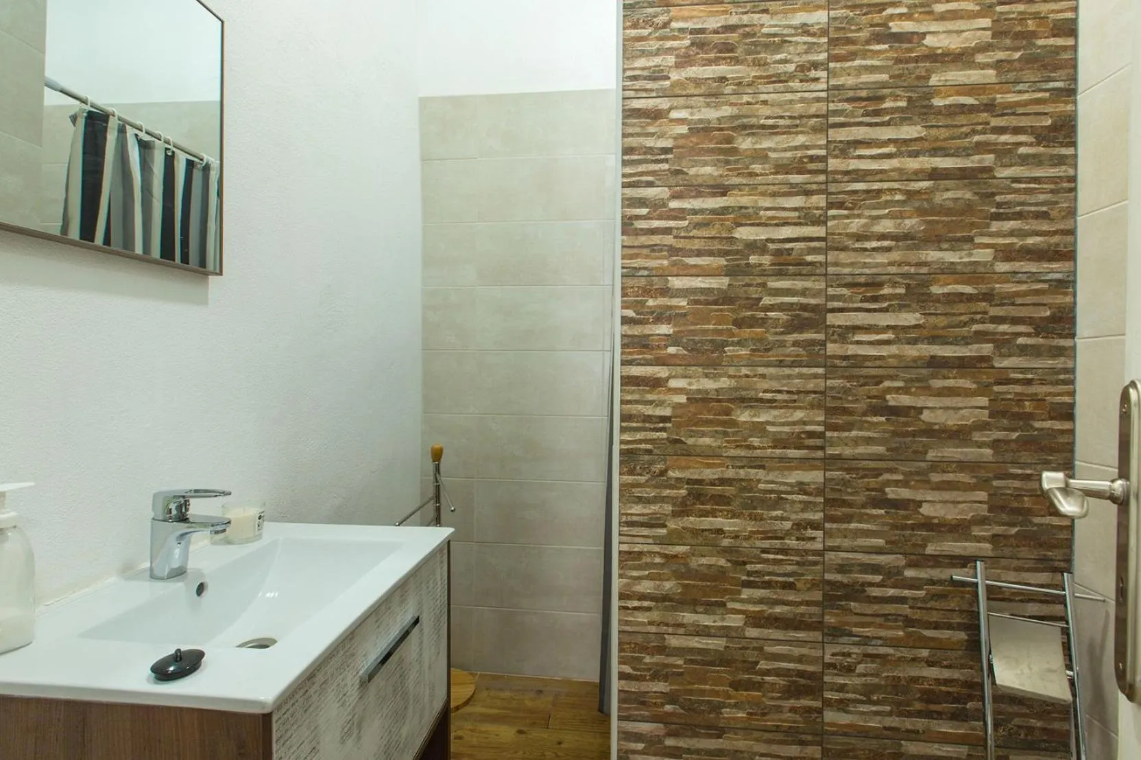 Bathroom in Faro Cosy Guesthouse