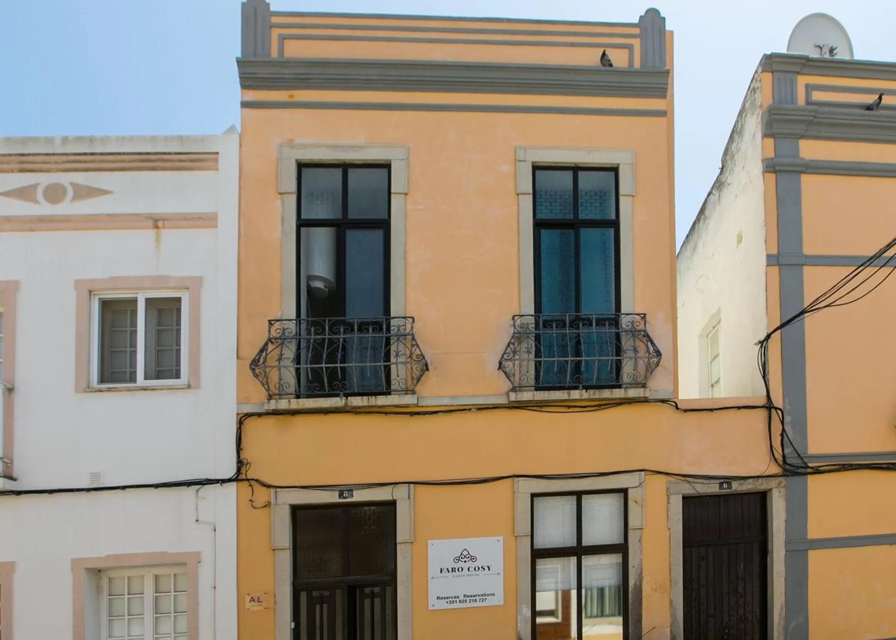 Property building in Faro Cosy Guesthouse