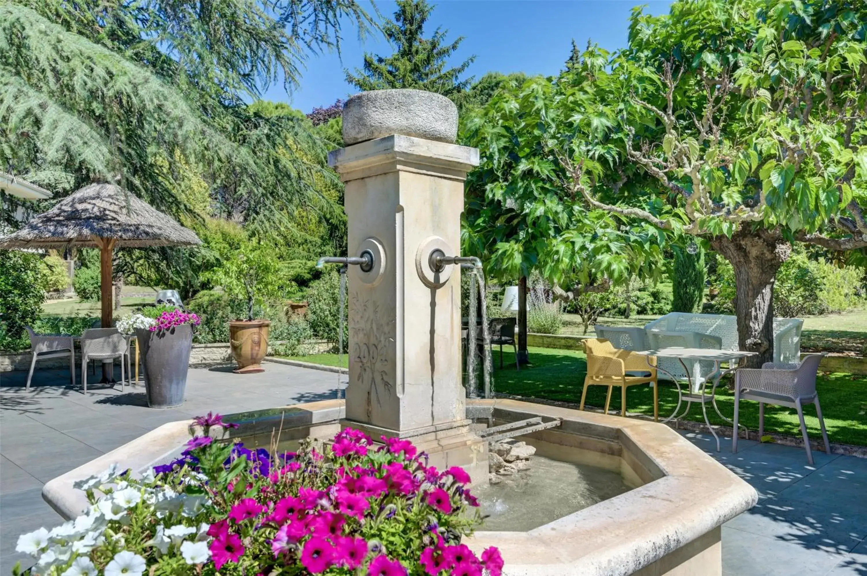 Property building in Best Western Sévan Parc Hôtel Property building in Best Western Sévan Parc Hôtel