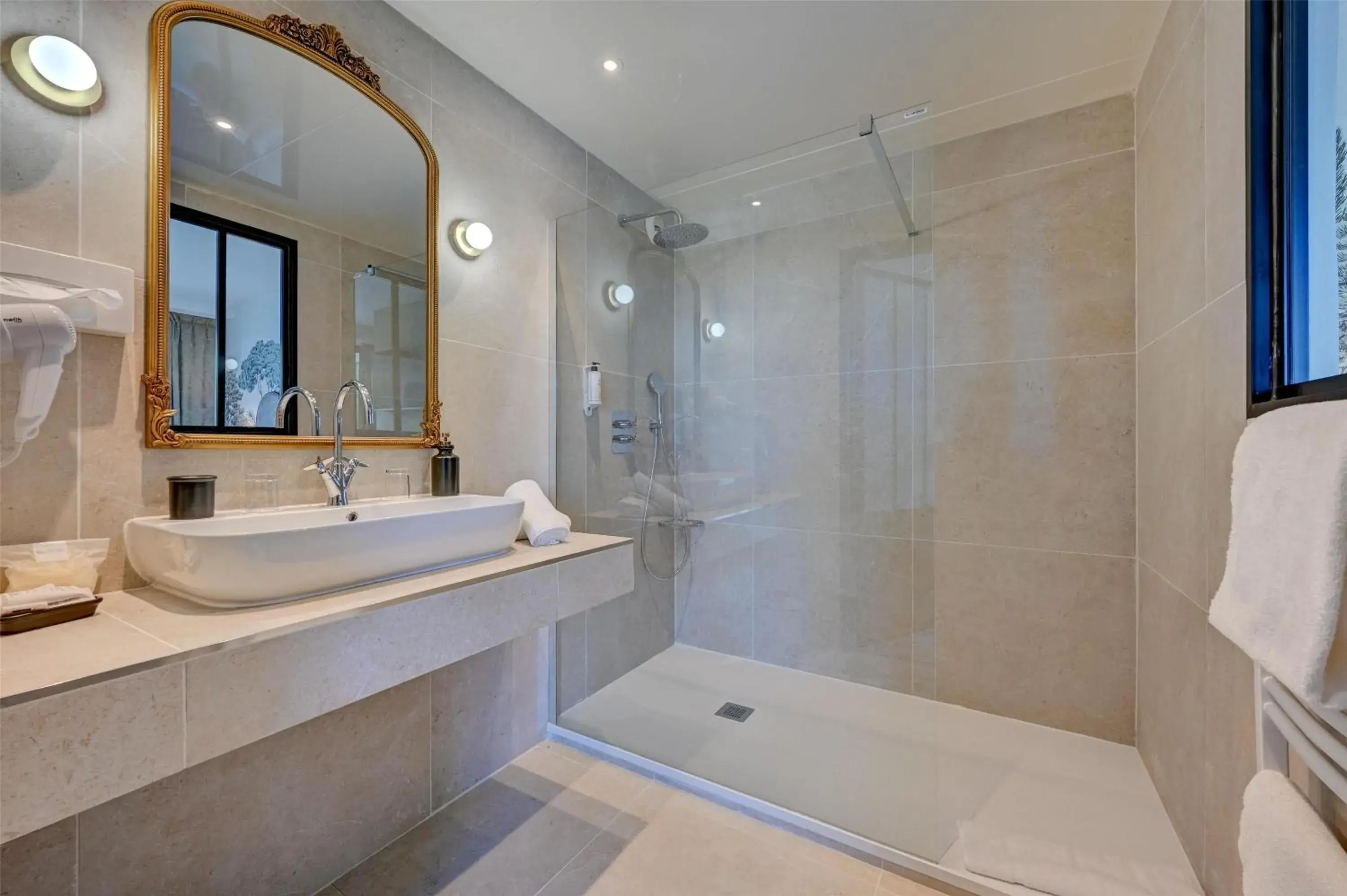 Bedroom in Best Western Sévan Parc Hôtel Bedroom in Best Western Sévan Parc Hôtel