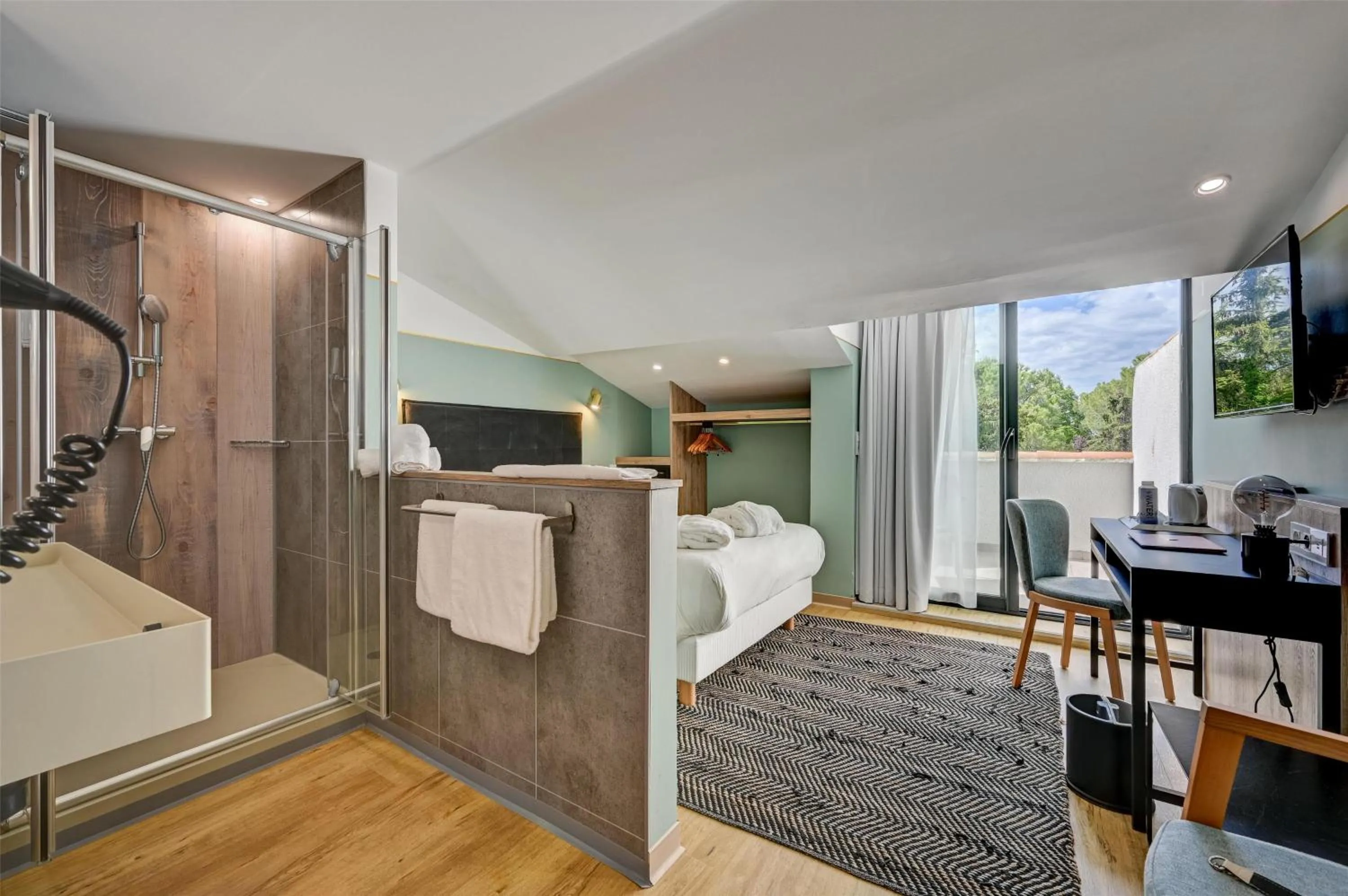 Bedroom in Best Western Sévan Parc Hôtel