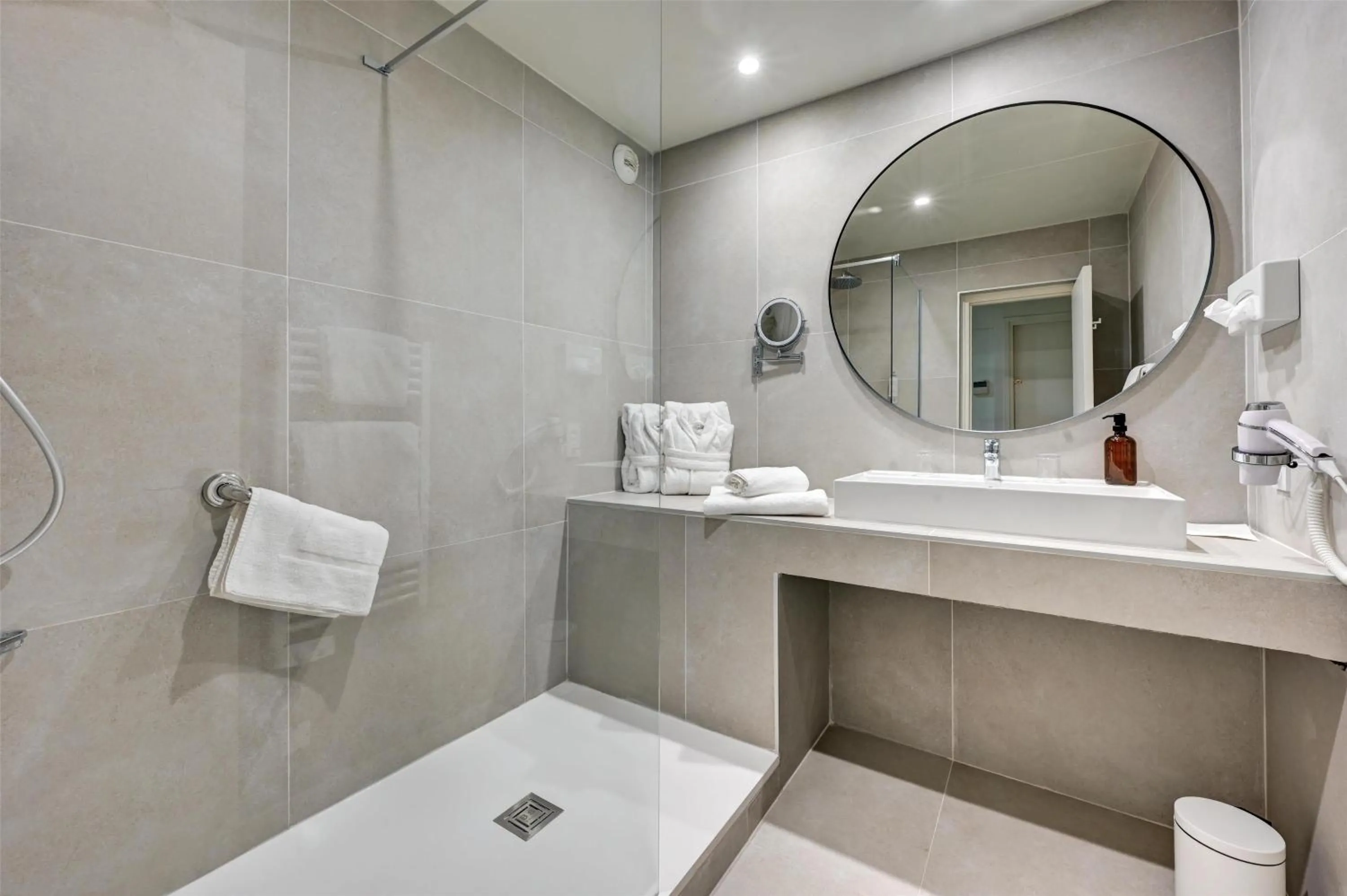 Bedroom in Best Western Sévan Parc Hôtel