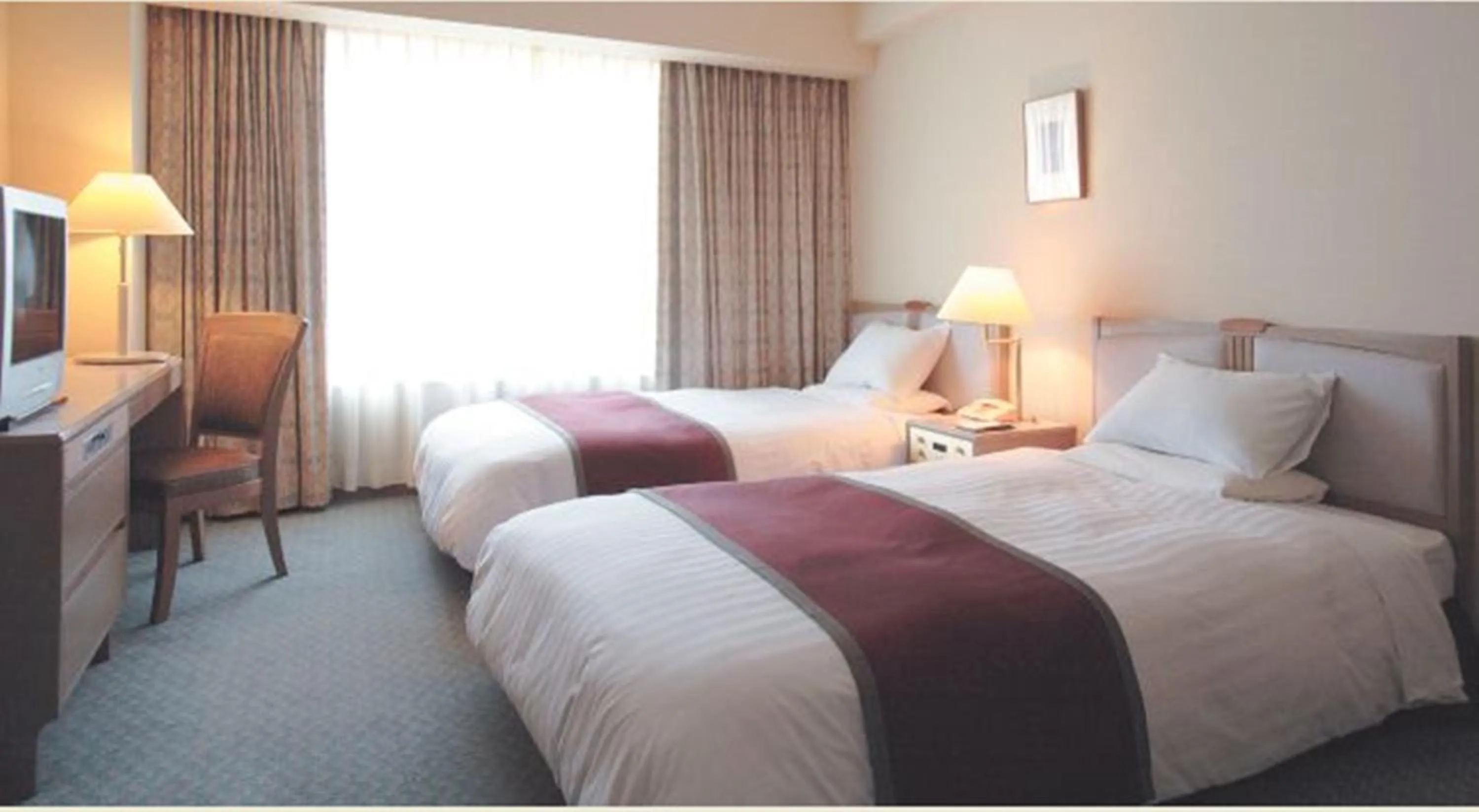 Photo of the whole room, Bed in Miyako Hotel Yokkaichi