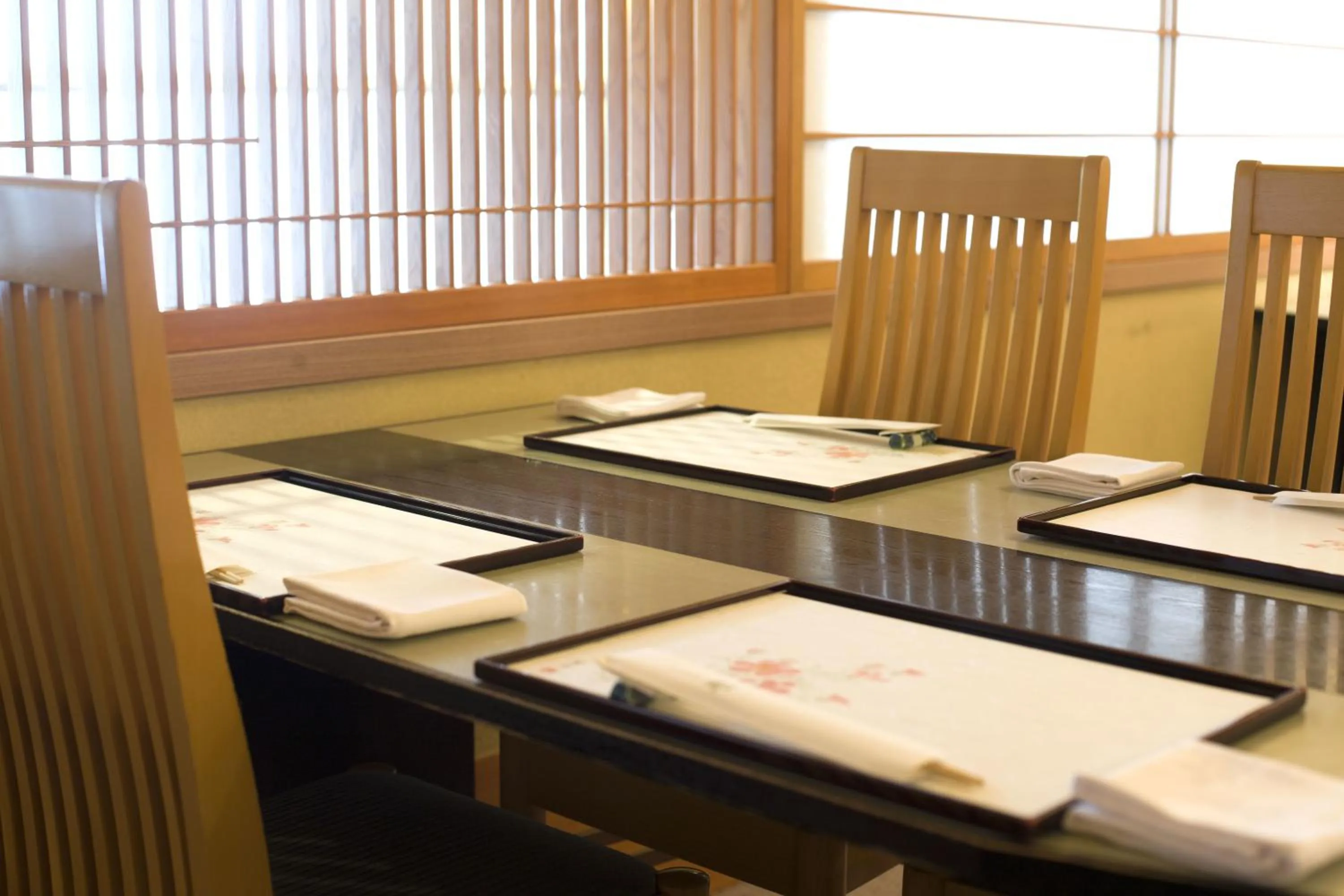 Restaurant/places to eat, Bed in Miyako Hotel Yokkaichi