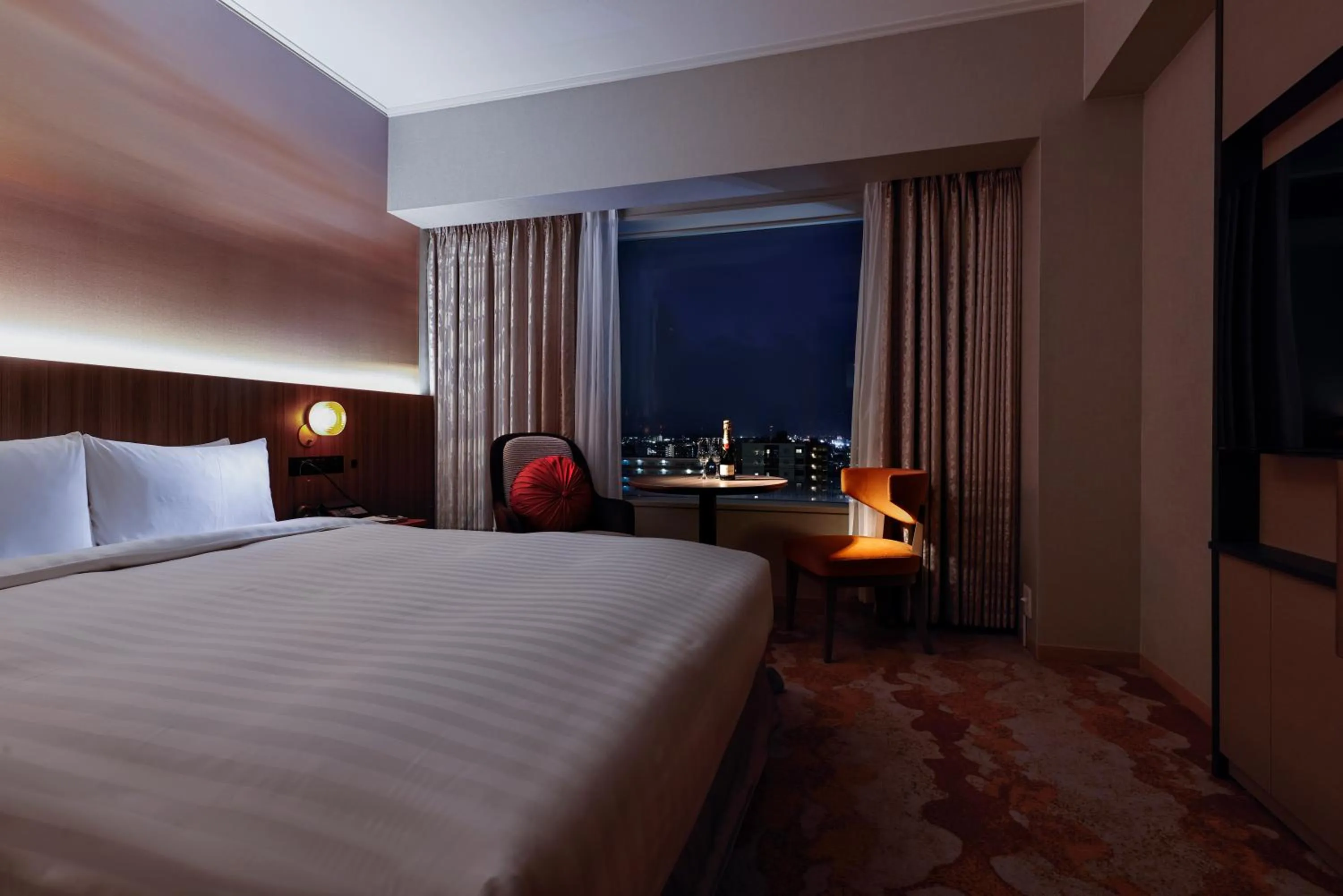 Bed in Miyako Hotel Yokkaichi