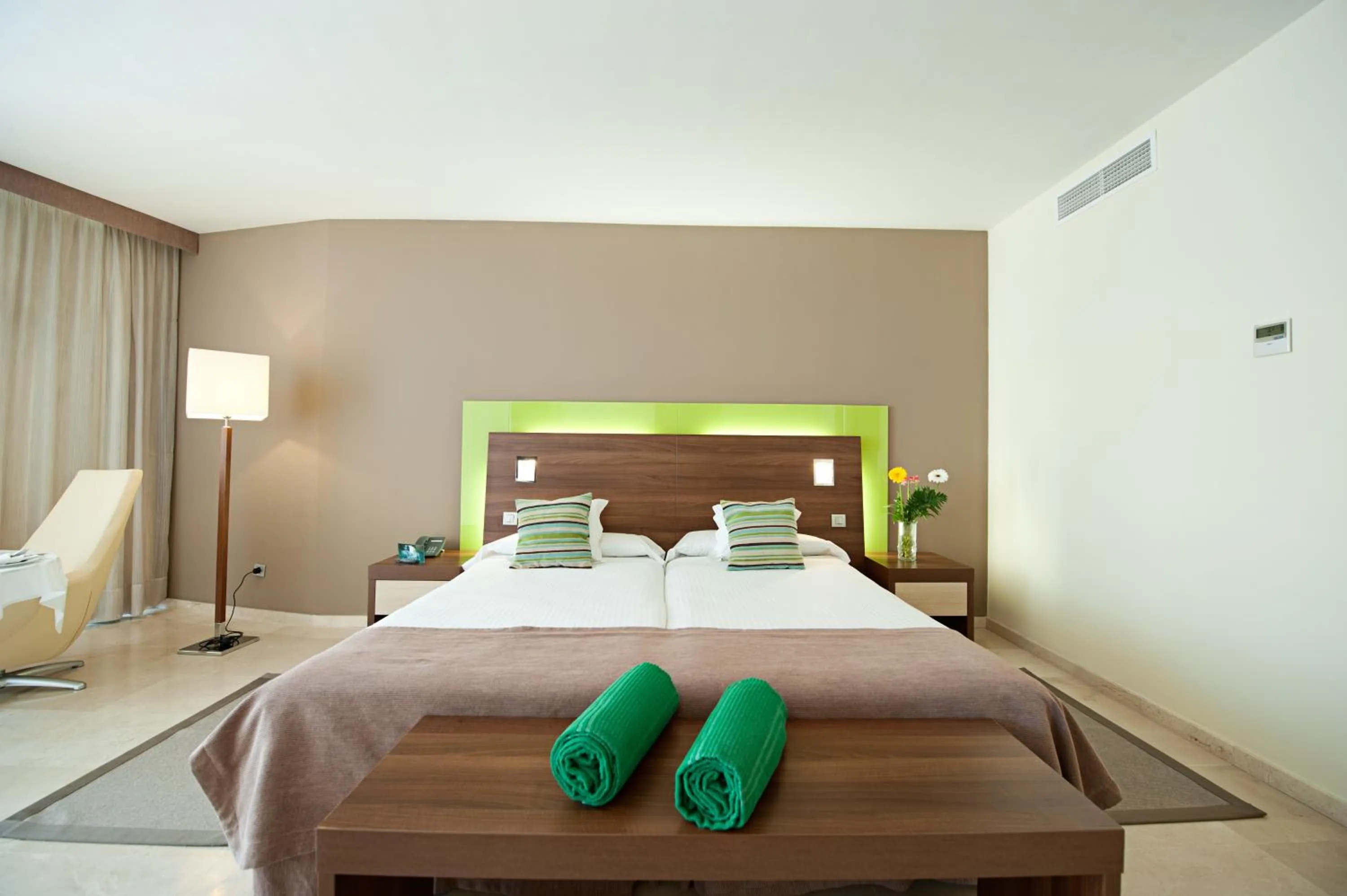 Bed in Hotel LIVVO Valle Taurito & Aquapark