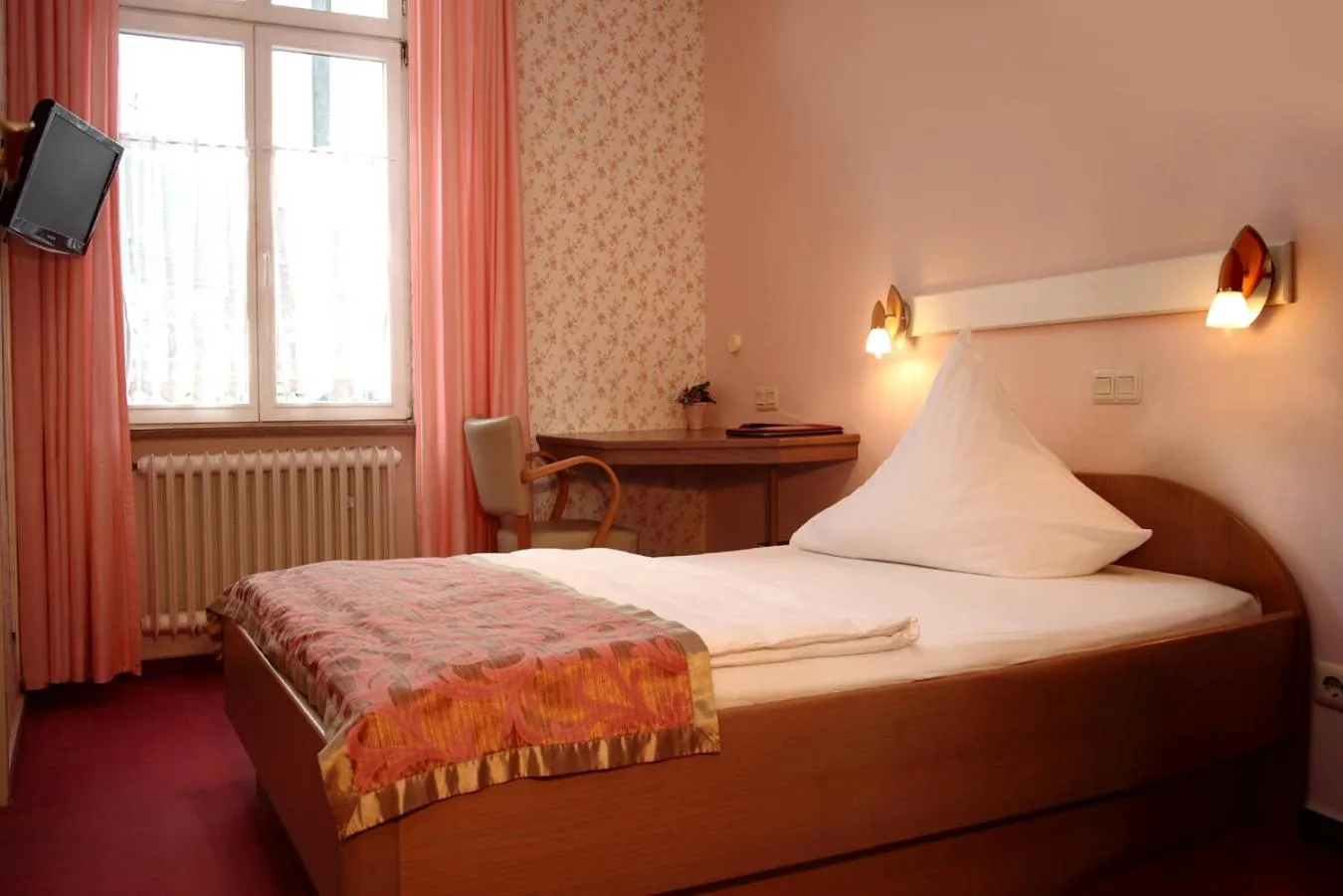 Bed in Astoria Hotel