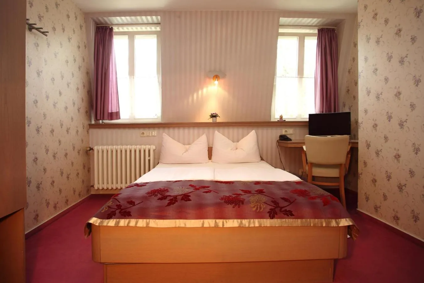 Bed in Astoria Hotel