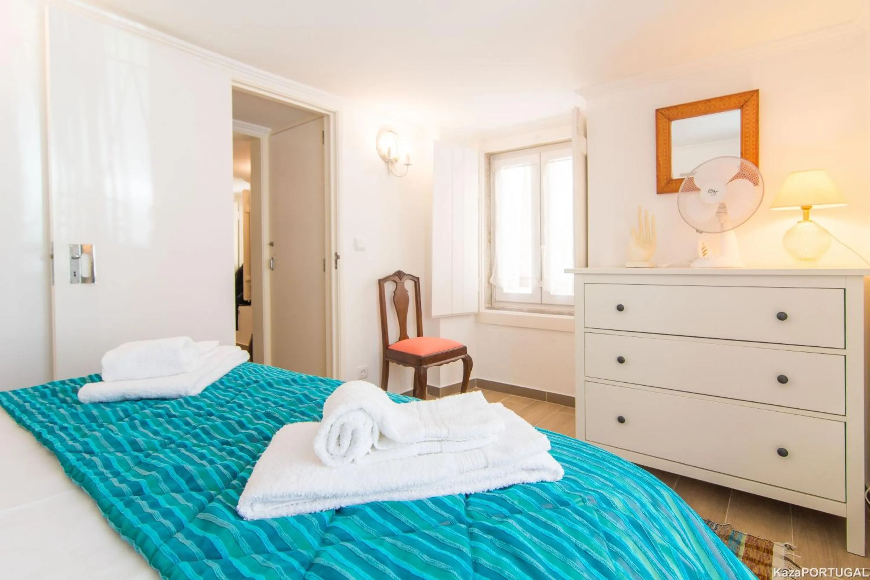 Bedroom, Bed in Gomes Freire Delight