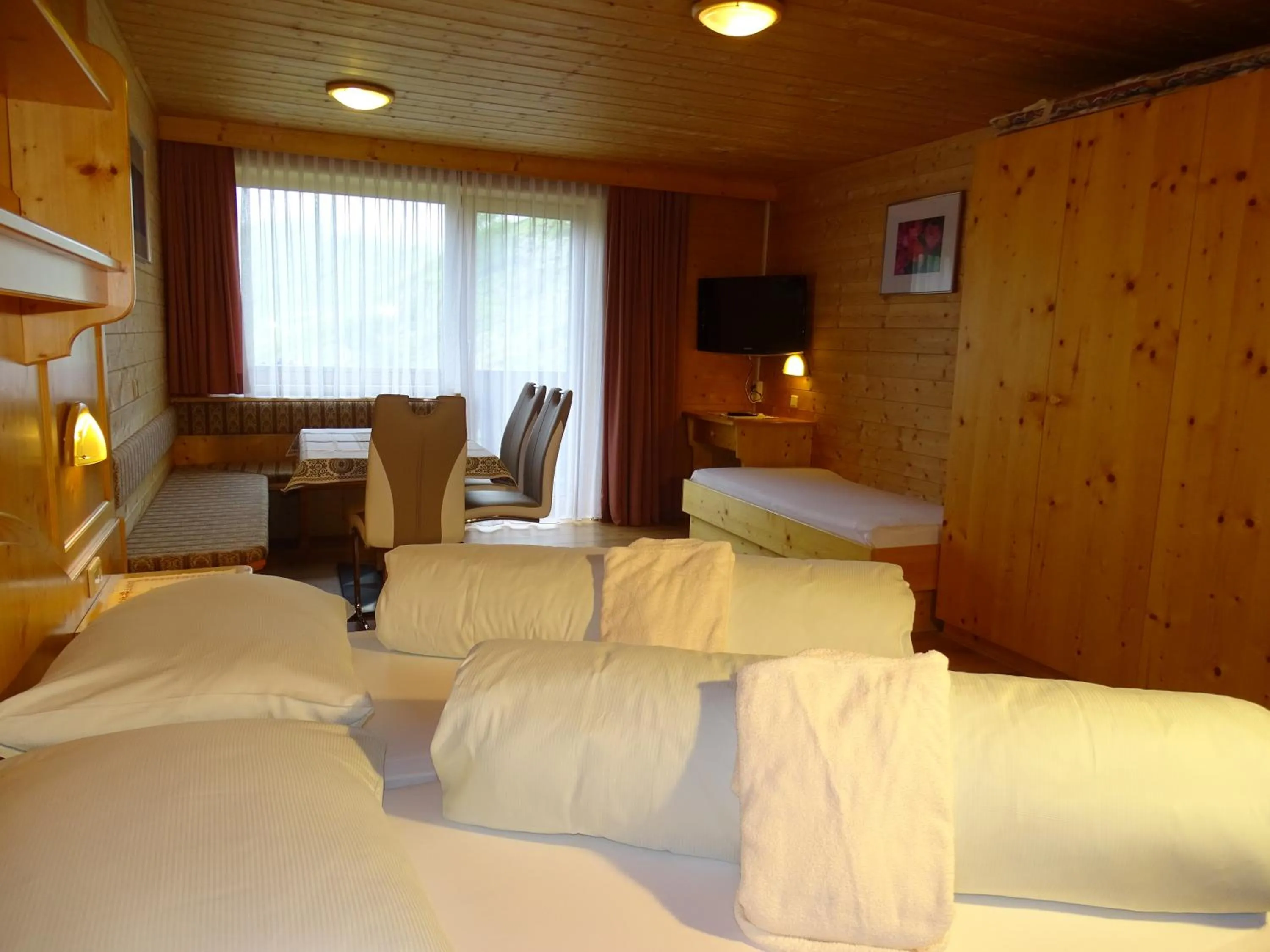 Mountain view, Bed in Gasthof Geierwallihof Klotz Konrad KEG