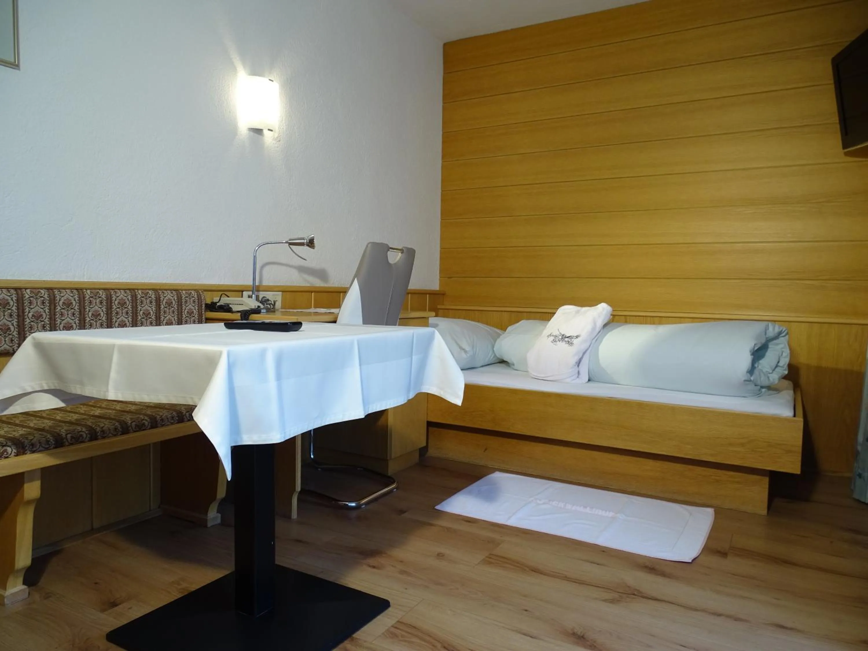 Mountain view, Bed in Gasthof Geierwallihof Klotz Konrad KEG